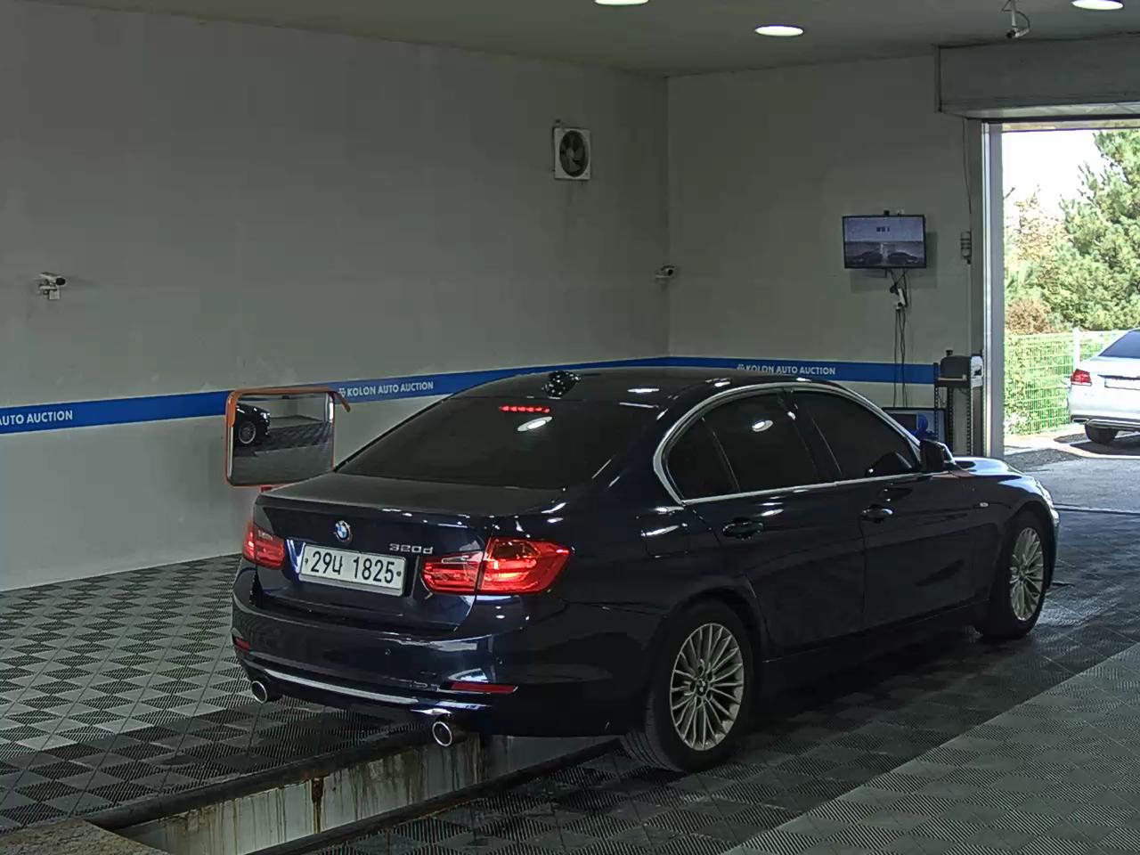 بي إم دبليو 3 Series 2012 فاخر