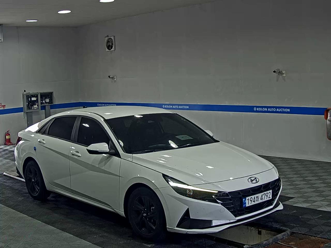 هيونداي أفانتي 2023 MODERN