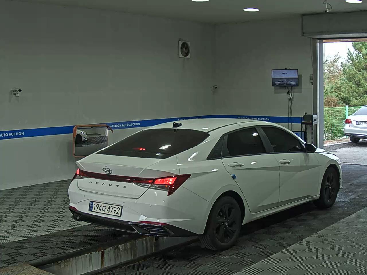 هيونداي أفانتي 2023 MODERN