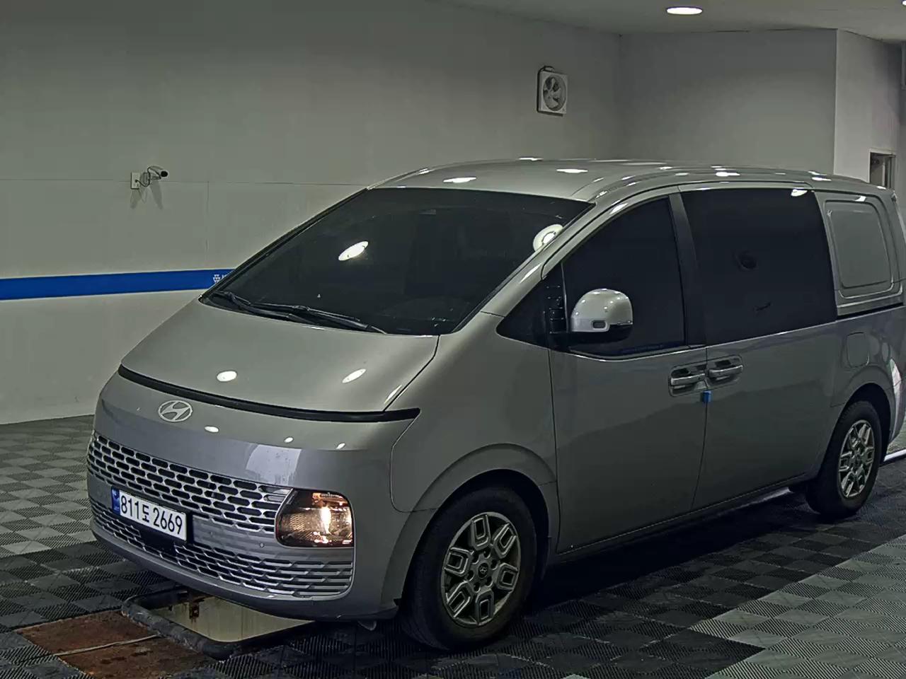 Hyundai Staria