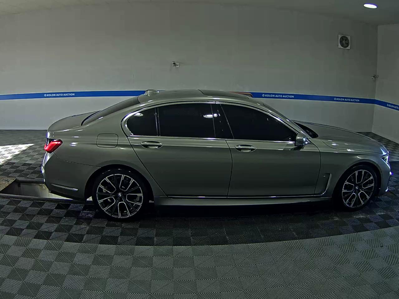 بي إم دبليو 7 Series 2021 SPORT