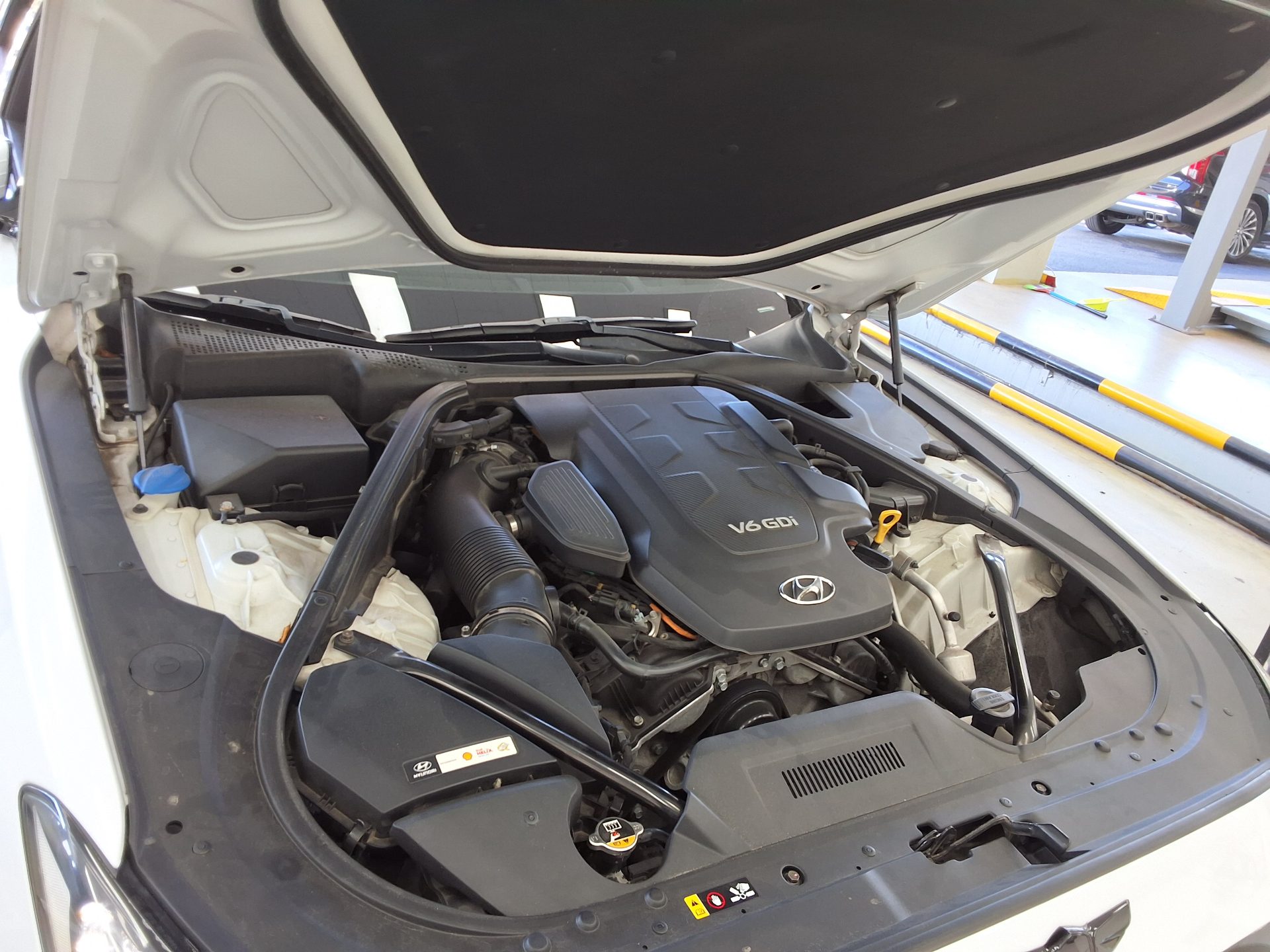هيونداي جينيسيس Dh G330 مودرن 2016 دفع رباعي بريميوم
