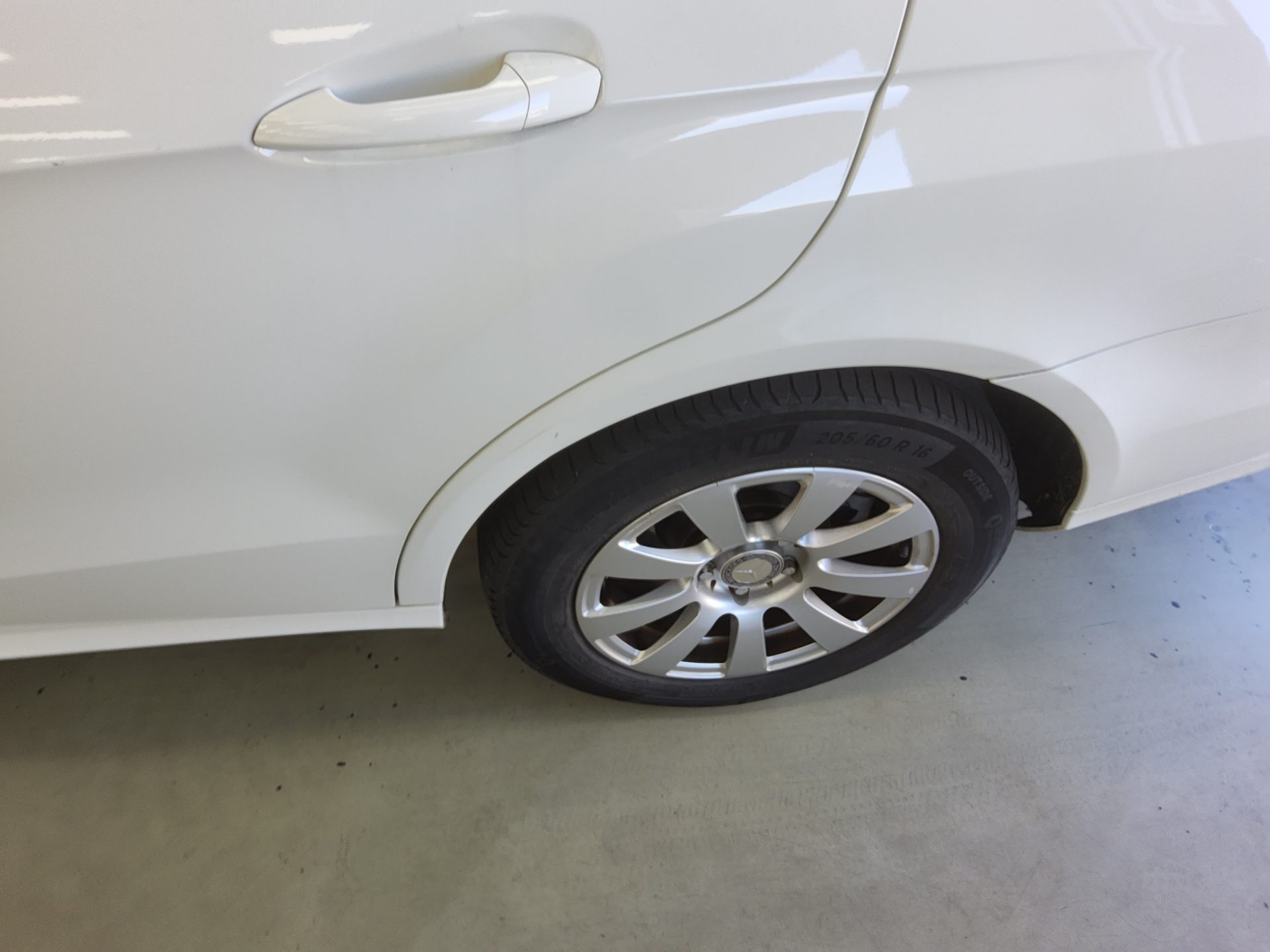 مرسيدس بنز E Class 2011 E200