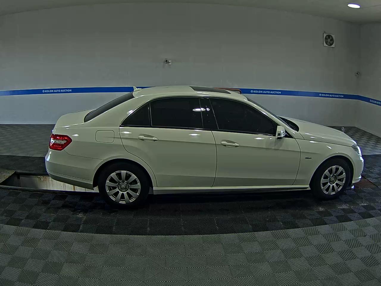 مرسيدس بنز E Class 2011 E200