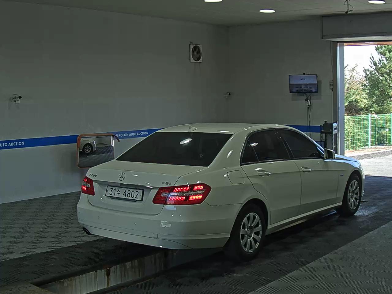 مرسيدس بنز E Class 2011 E200