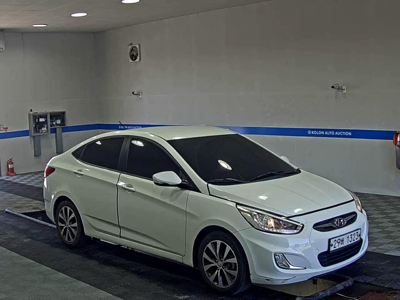 هيونداي أكسنت 2015 MODERN