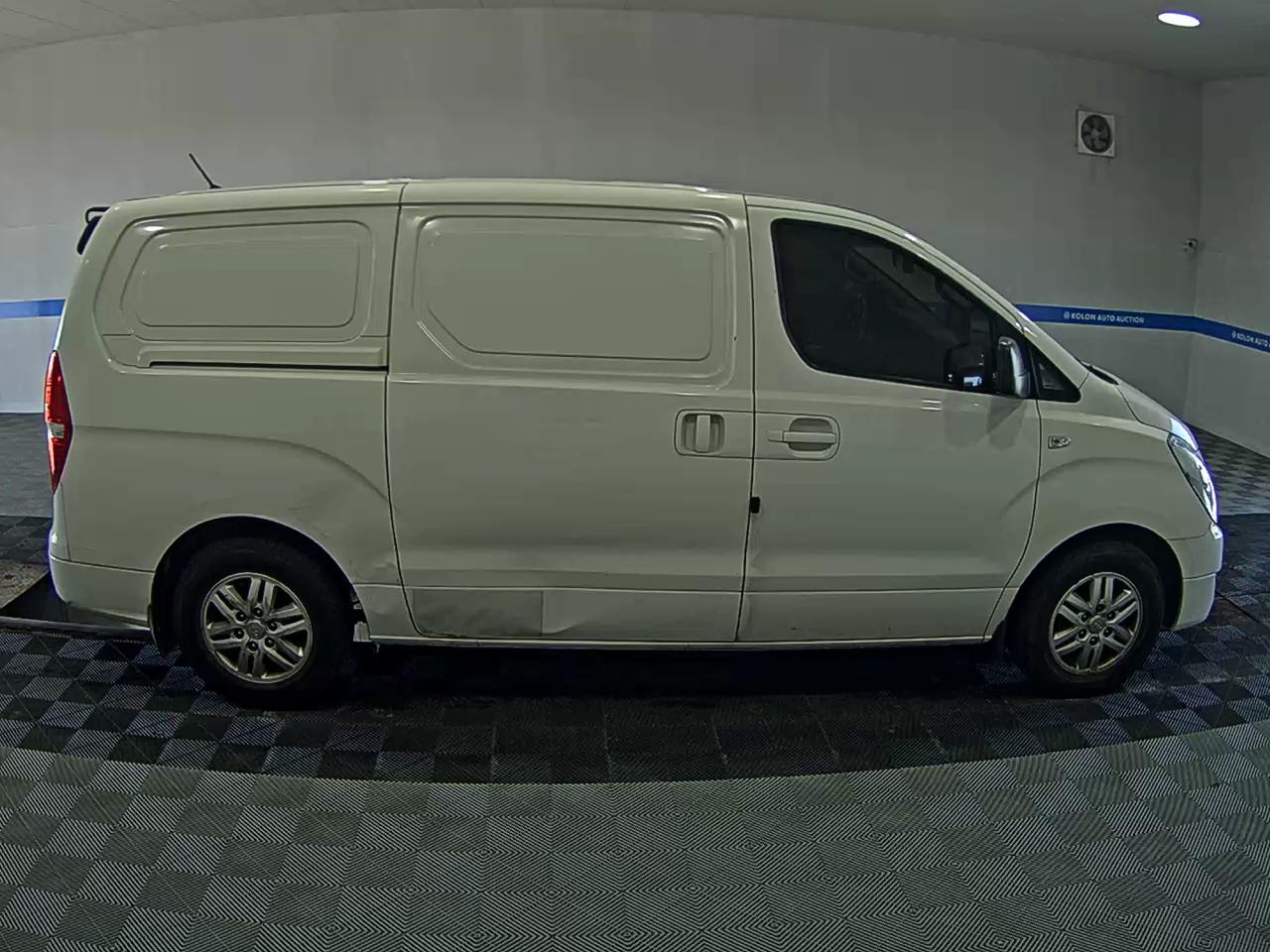 هيونداي جراند ستاركس 2017 VAN SMART