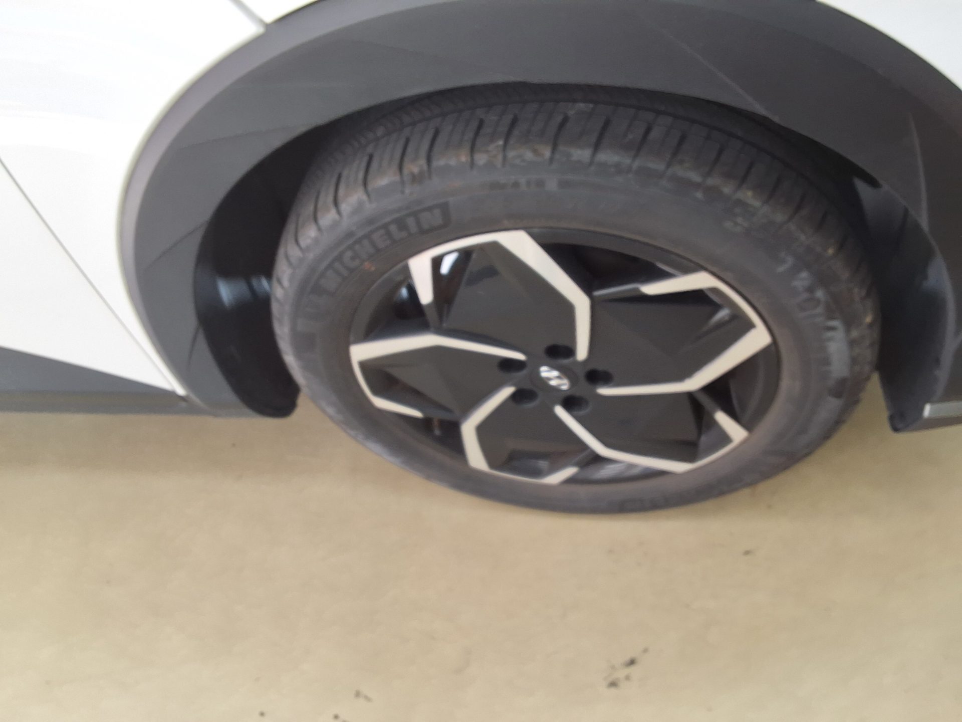 هيونداي أيونيك 2024 EV طويل المدى إكسكلوسيف