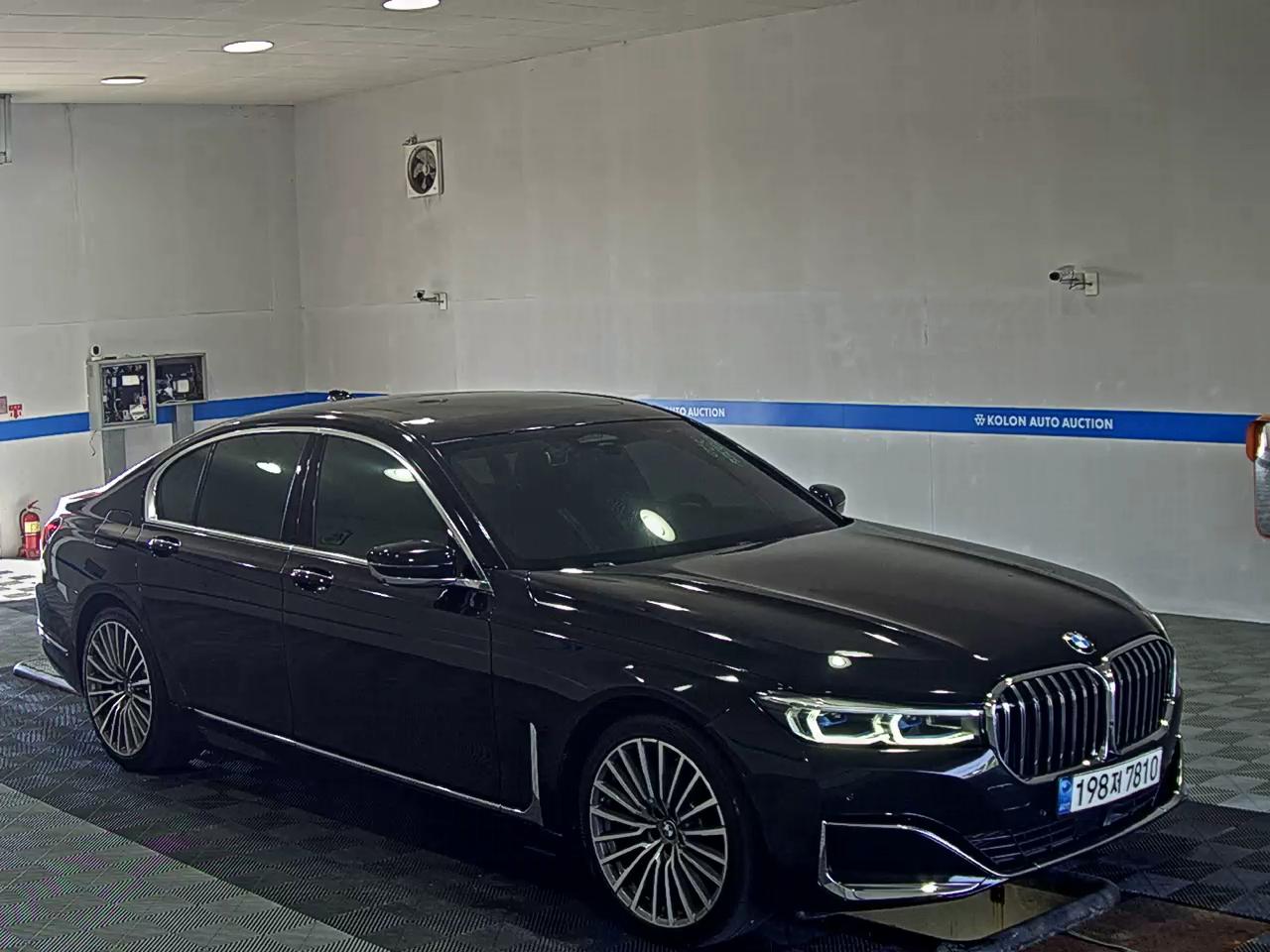 بي إم دبليو 7 Series 2021 740d