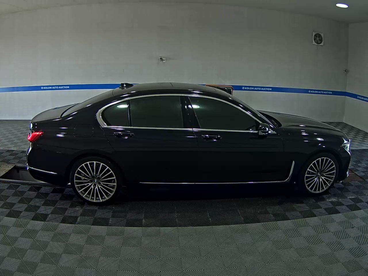 بي إم دبليو 7 Series 2021 740d