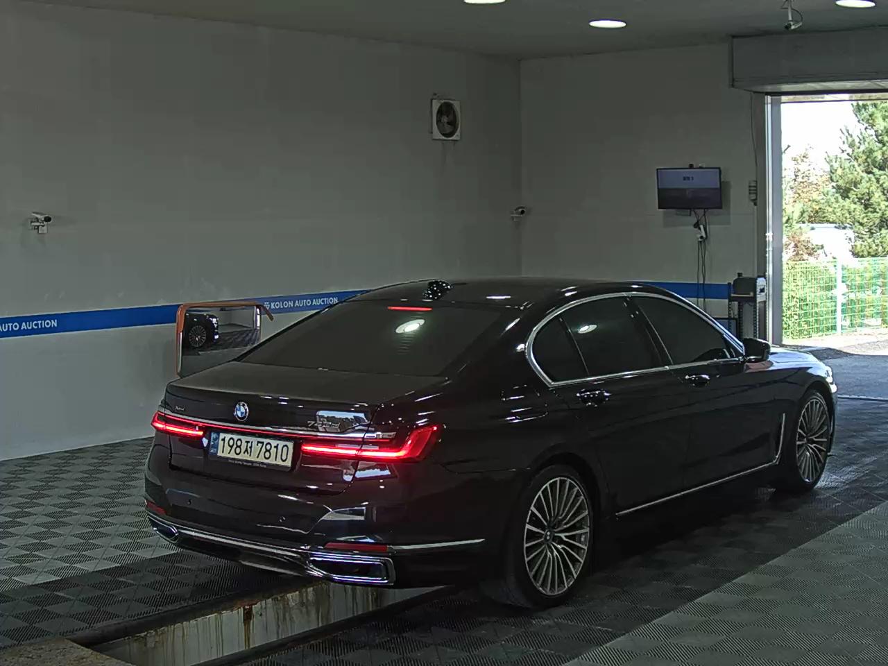 بي إم دبليو 7 Series 2021 740d