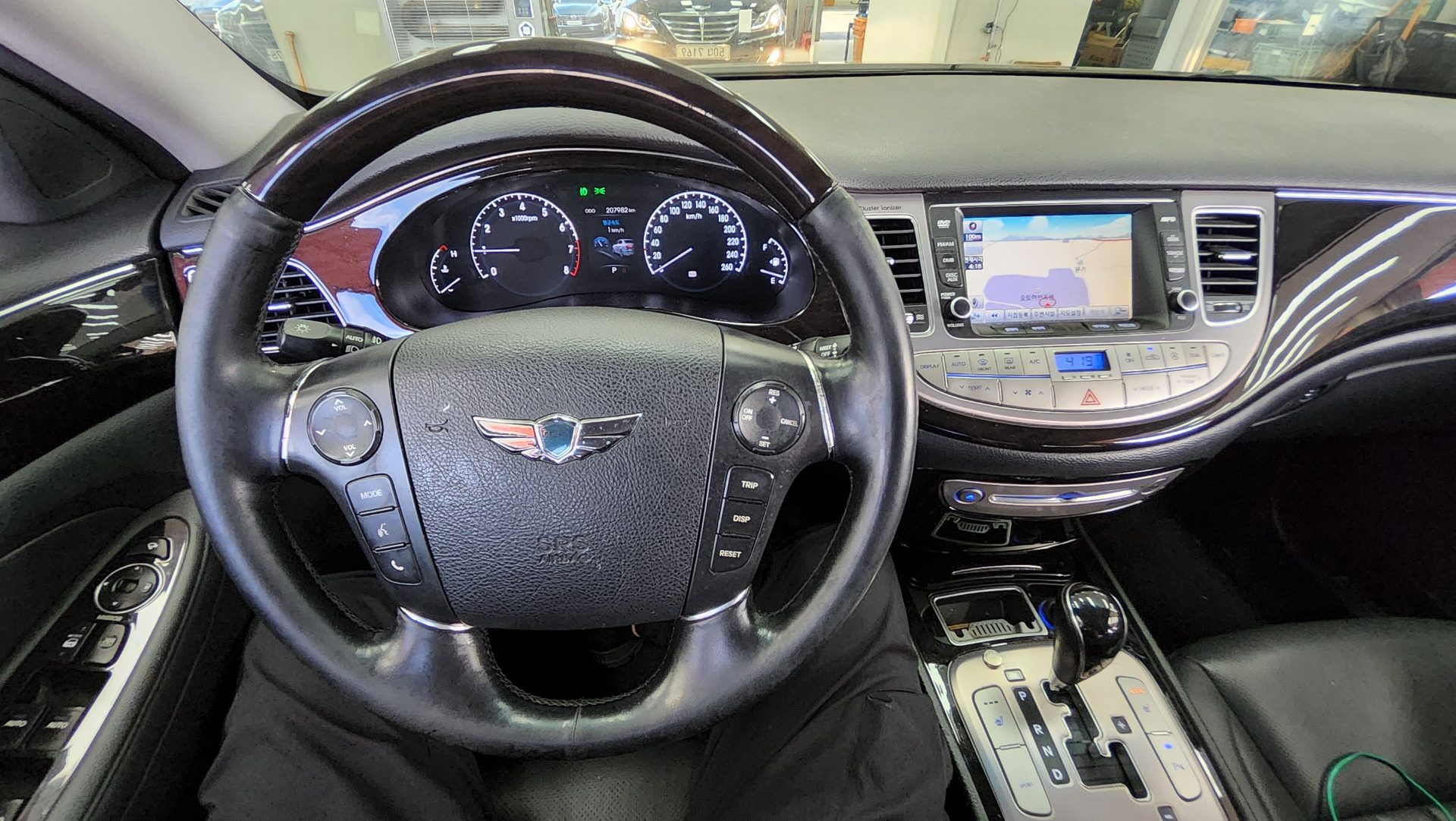 هيونداي جينيسيس Dh G330 مودرن 2012