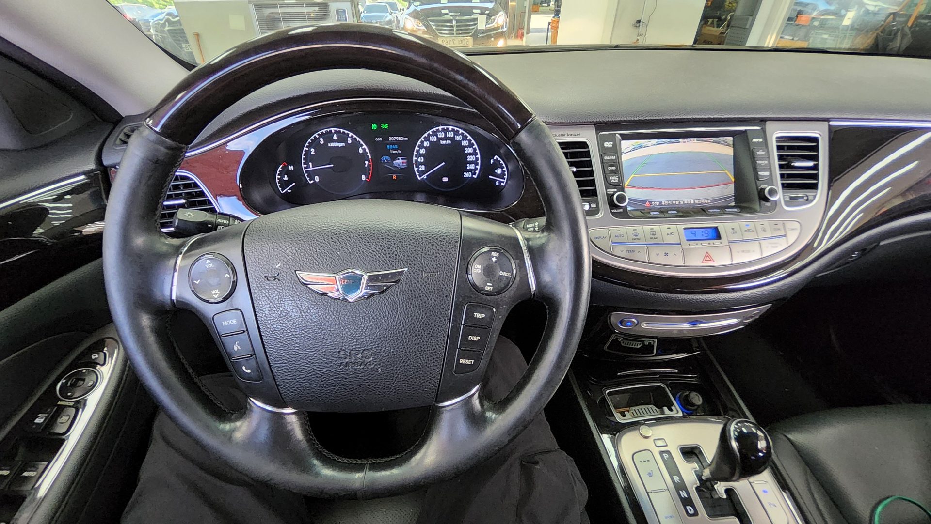 هيونداي جينيسيس Dh G330 مودرن 2012