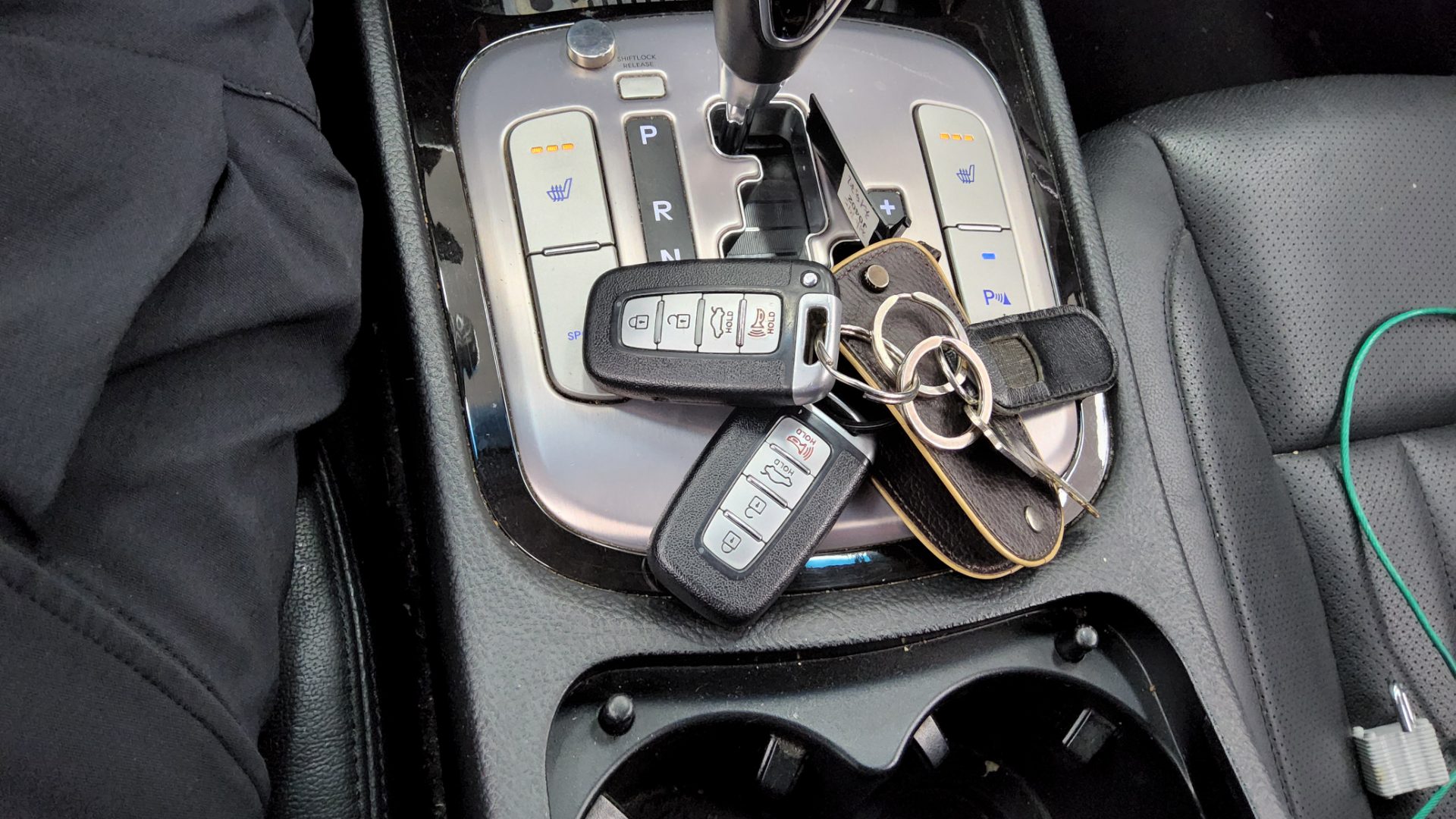 هيونداي جينيسيس Dh G330 مودرن 2012