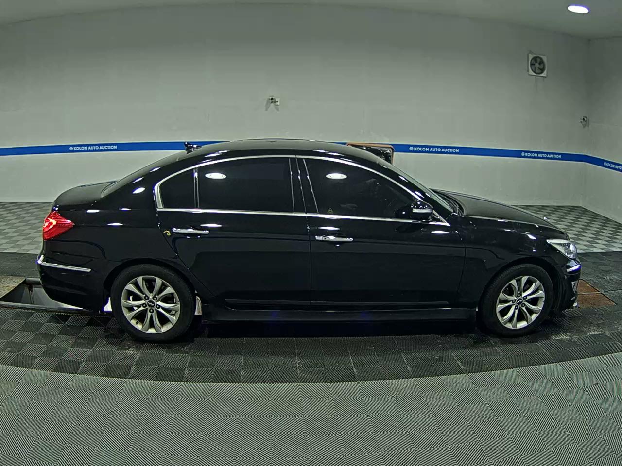 هيونداي جينيسيس Dh G330 مودرن 2012