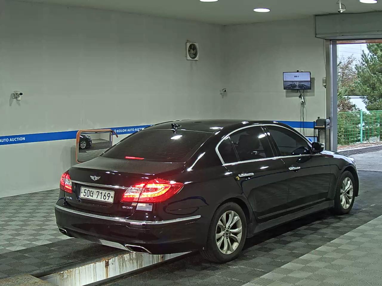 هيونداي جينيسيس Dh G330 مودرن 2012
