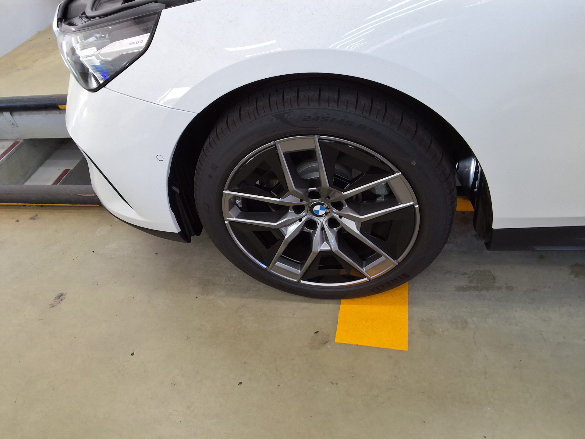 بي إم دبليو 5 Series 2026 520i