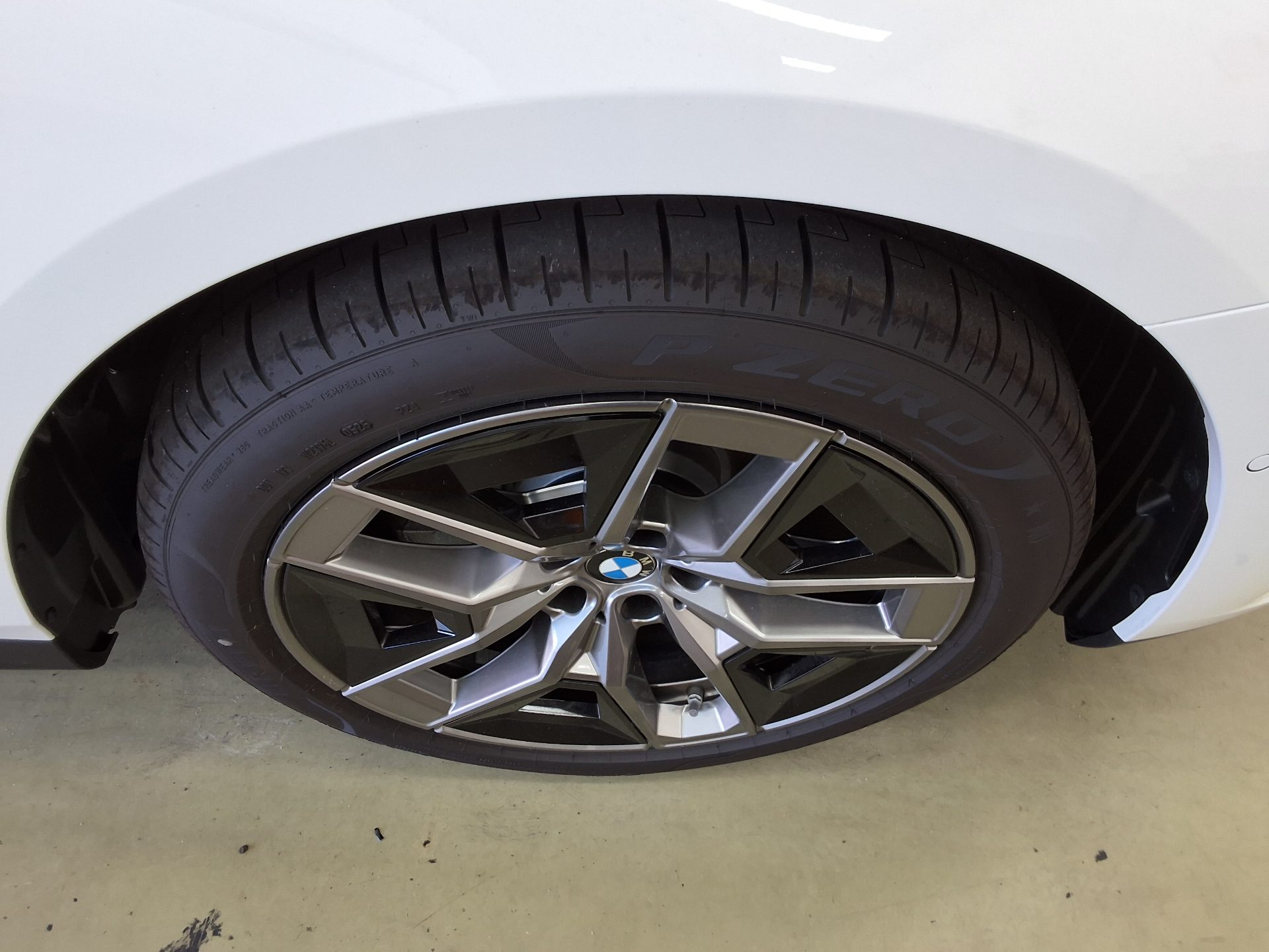 بي إم دبليو 5 Series 2026 520i