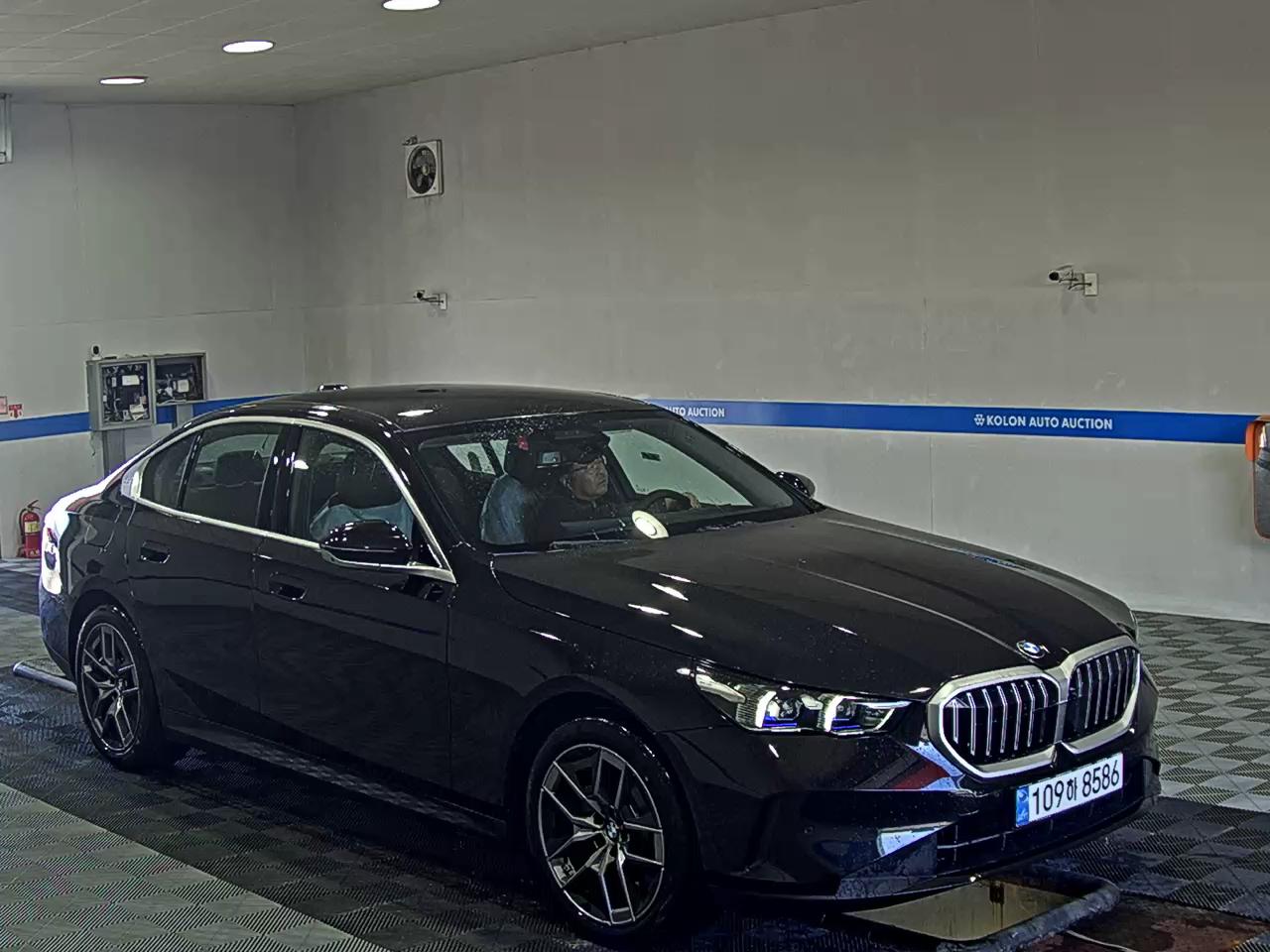 بي إم دبليو 5 Series 2026 520i