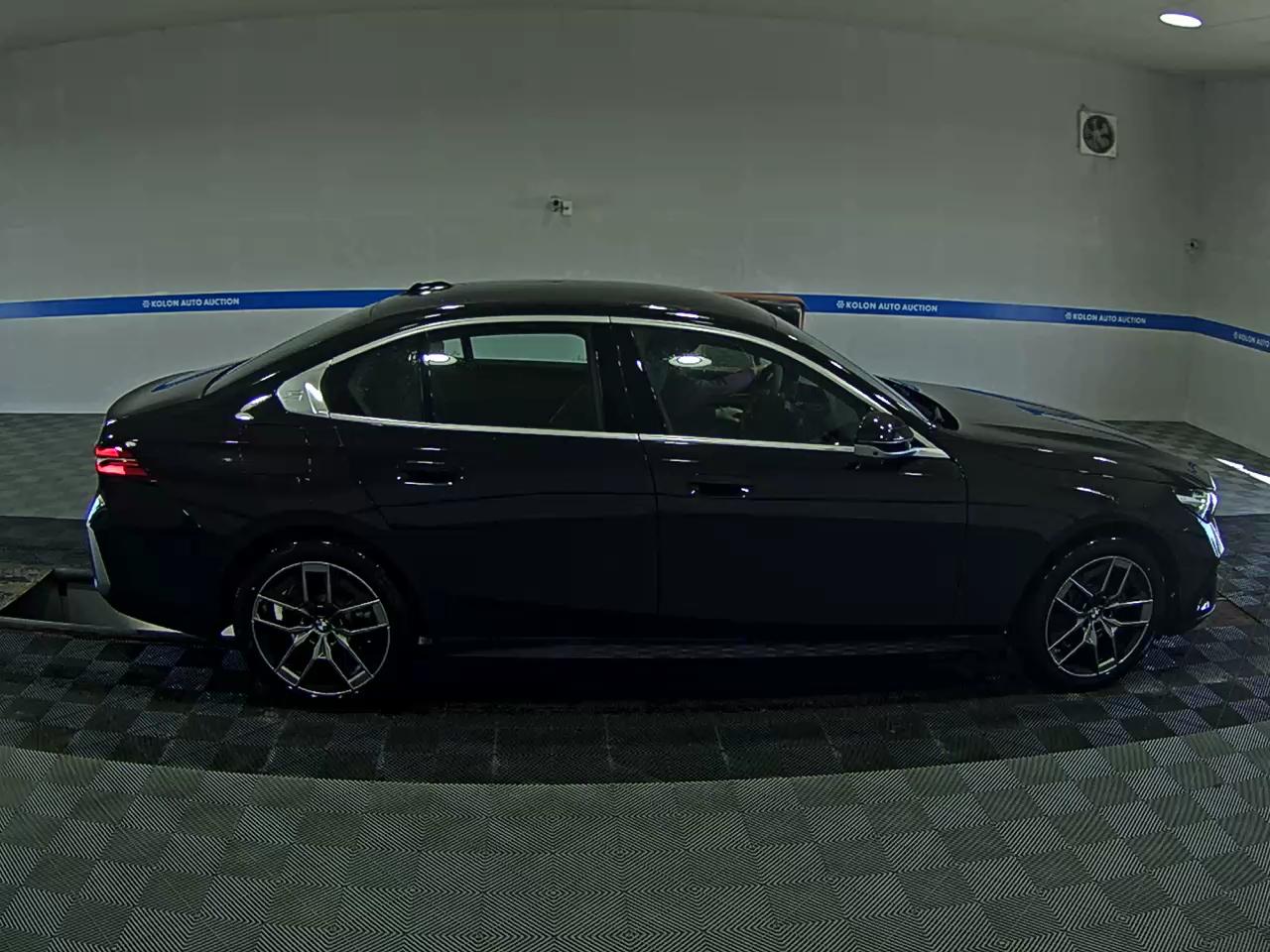 بي إم دبليو 5 Series 2026 520i