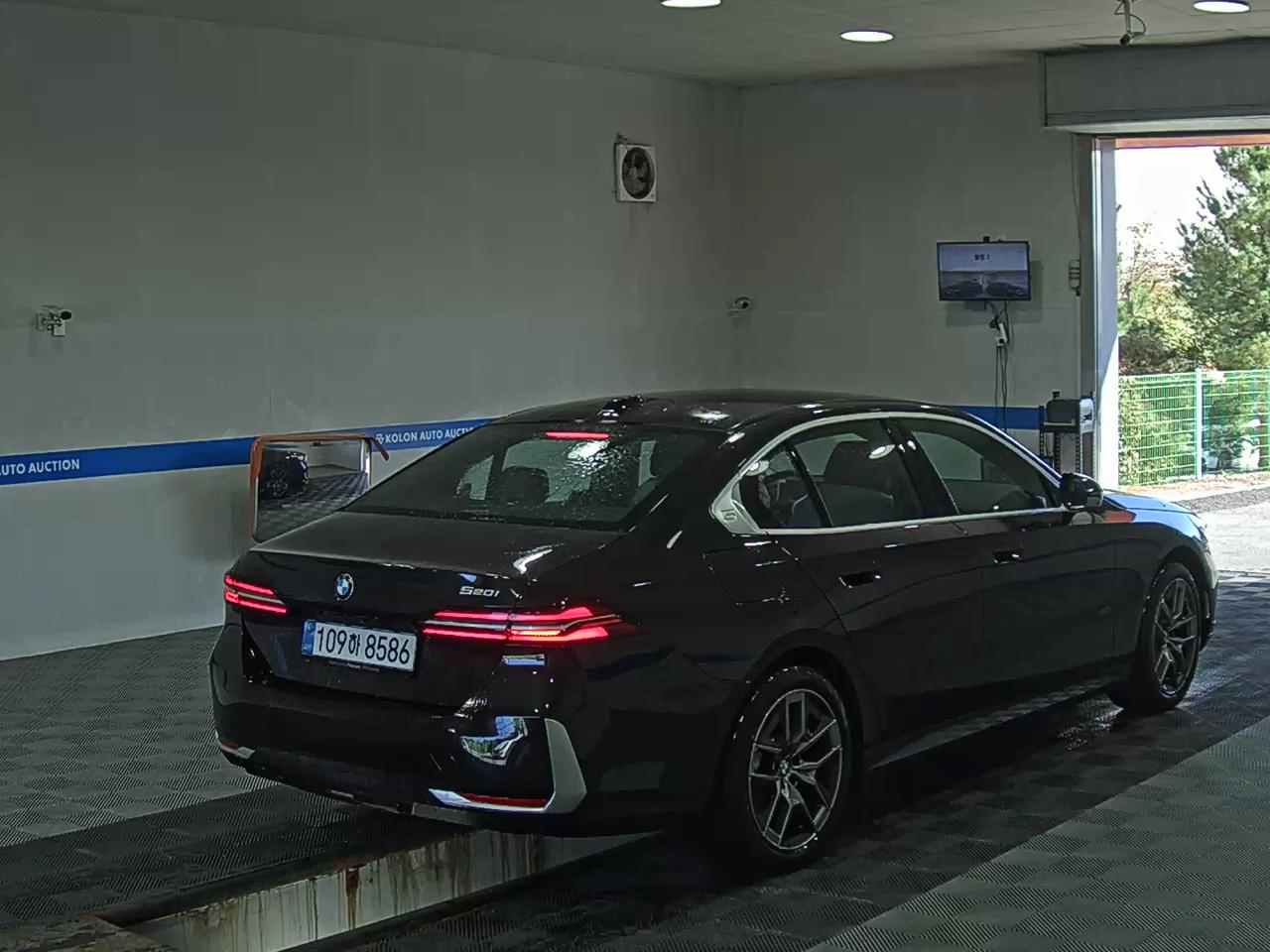 بي إم دبليو 5 Series 2026 520i