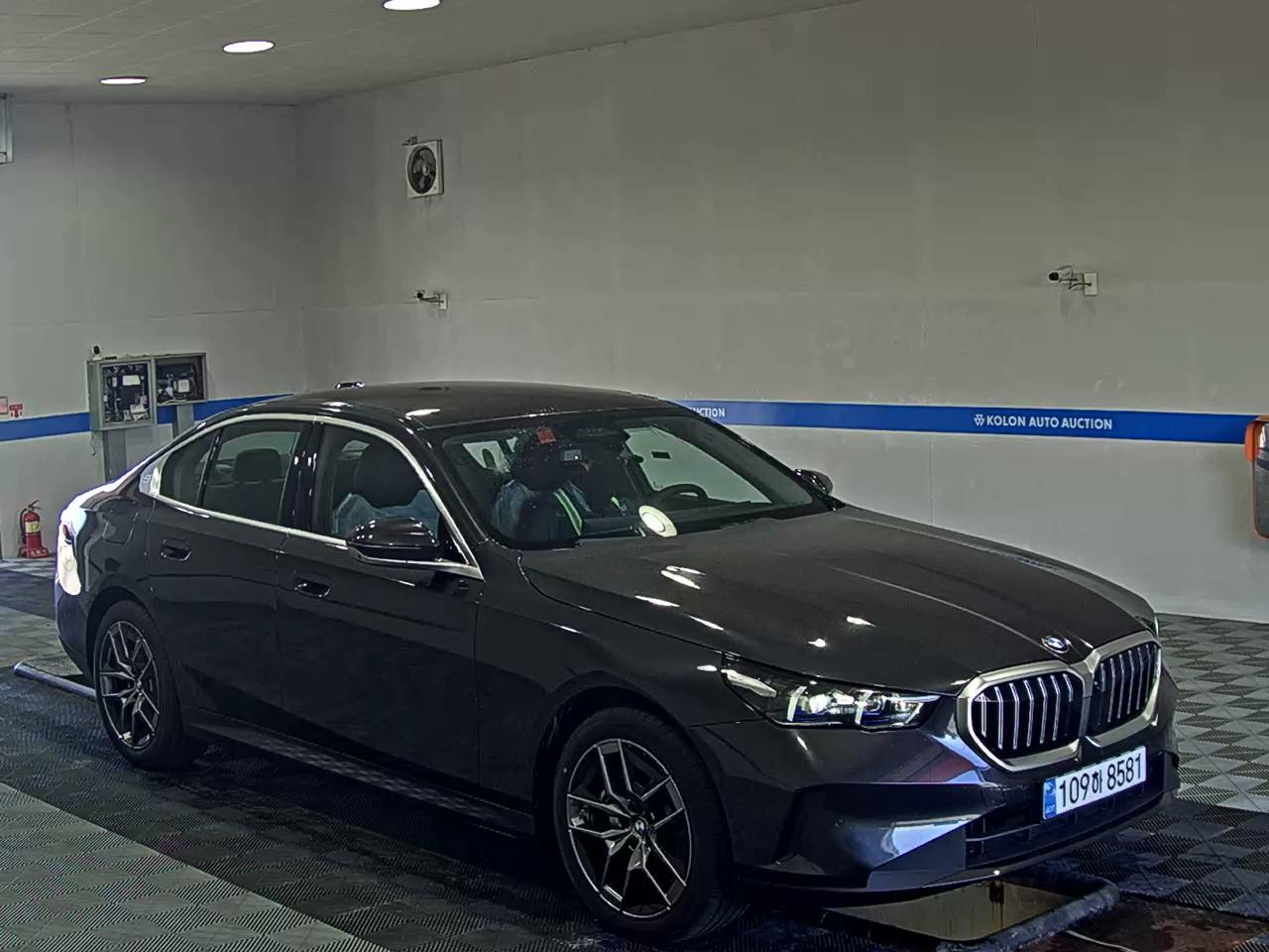 بي إم دبليو 5 Series 2026 520i