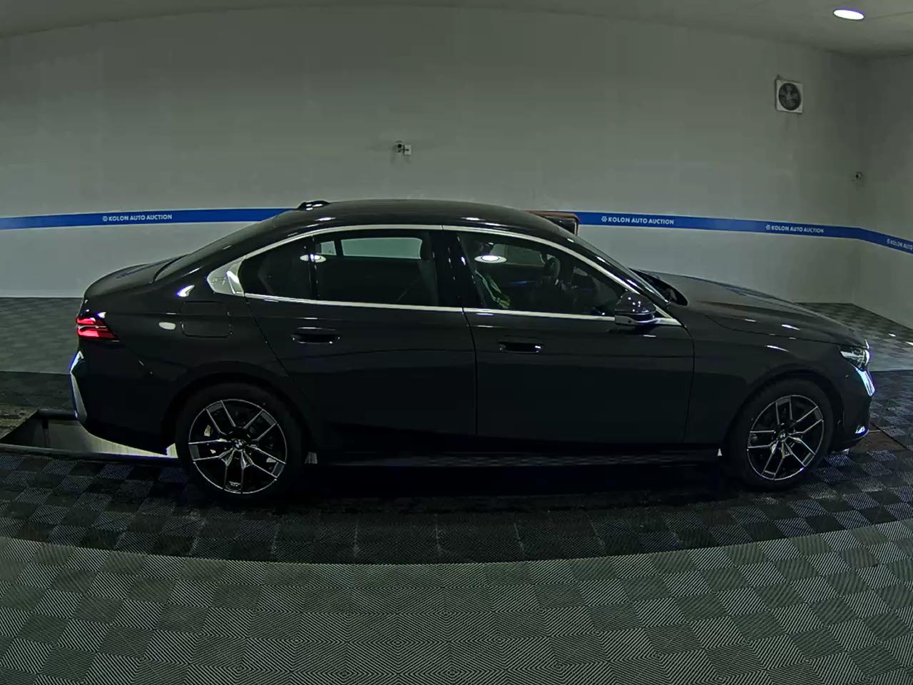 بي إم دبليو 5 Series 2026 520i