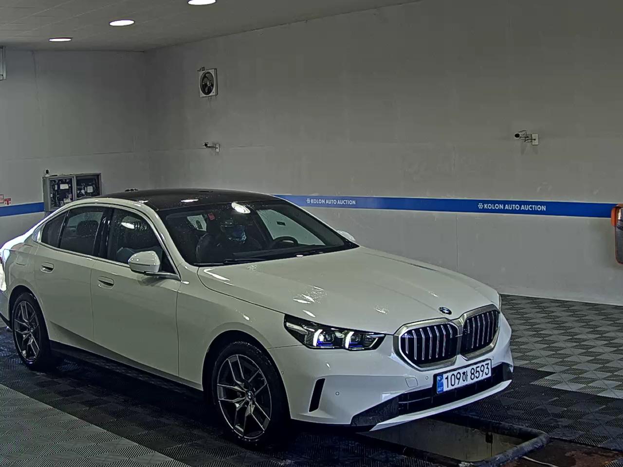 بي إم دبليو 5 Series 2026 520i