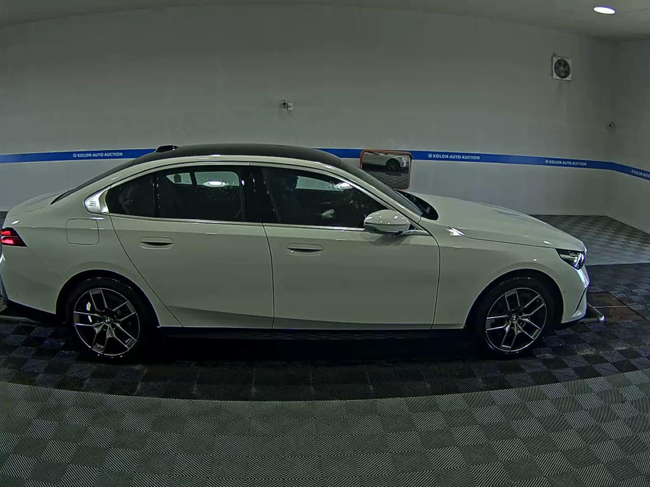 بي إم دبليو 5 Series 2026 520i