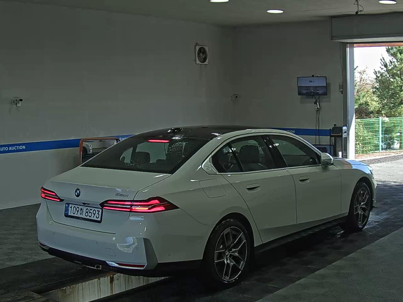 بي إم دبليو 5 Series 2026 520i