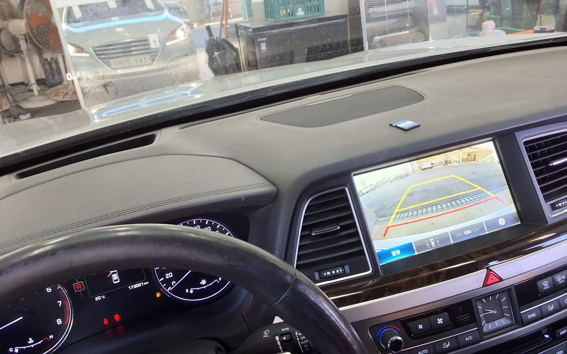 هيونداي جينيسيس Dh G330 مودرن 2015 دفع رباعي بريميوم