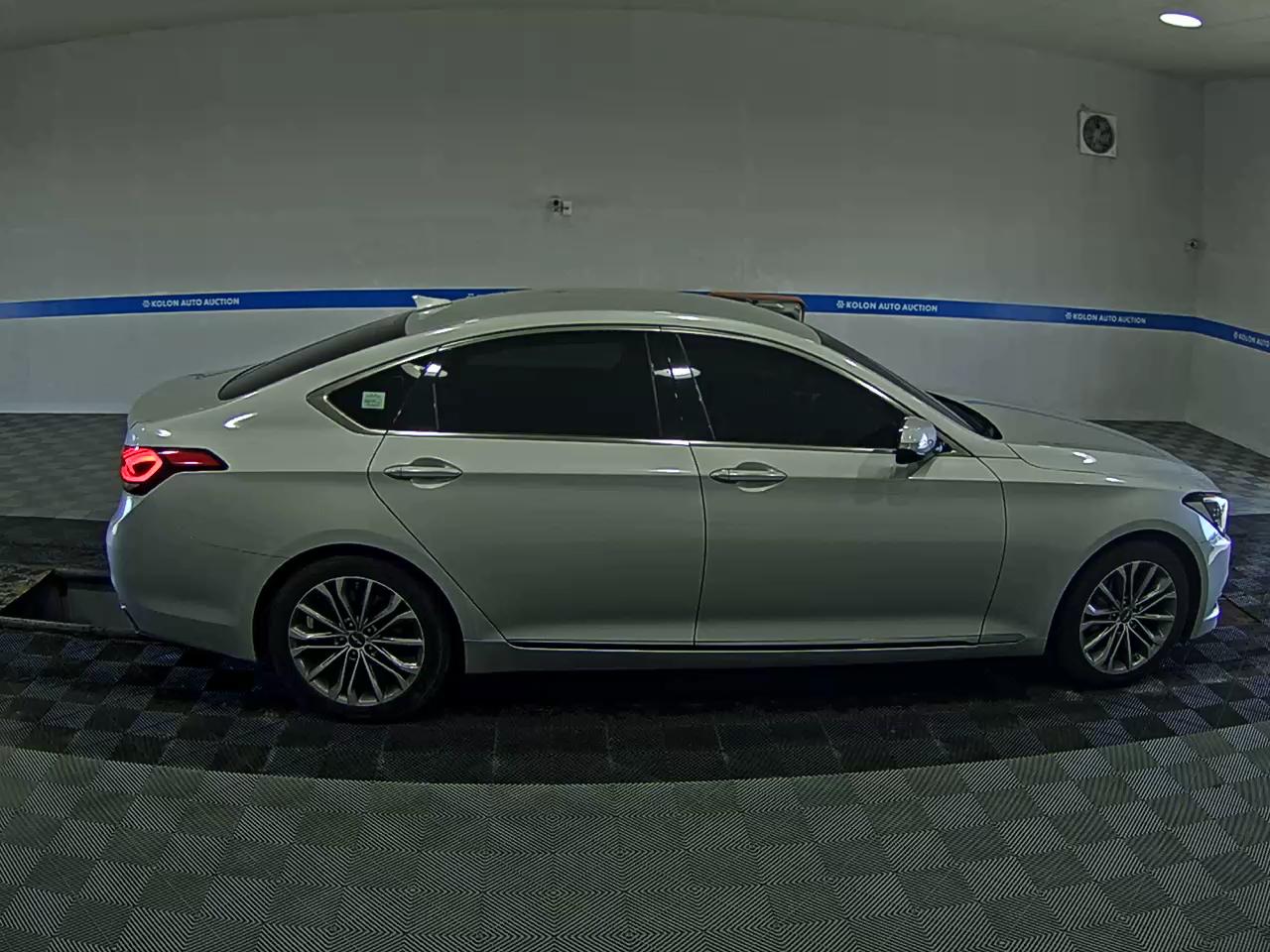 هيونداي جينيسيس Dh G330 مودرن 2015 دفع رباعي بريميوم