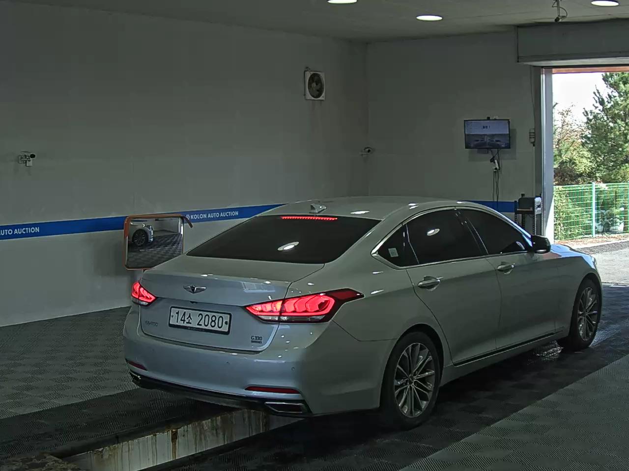 هيونداي جينيسيس Dh G330 مودرن 2015 دفع رباعي بريميوم
