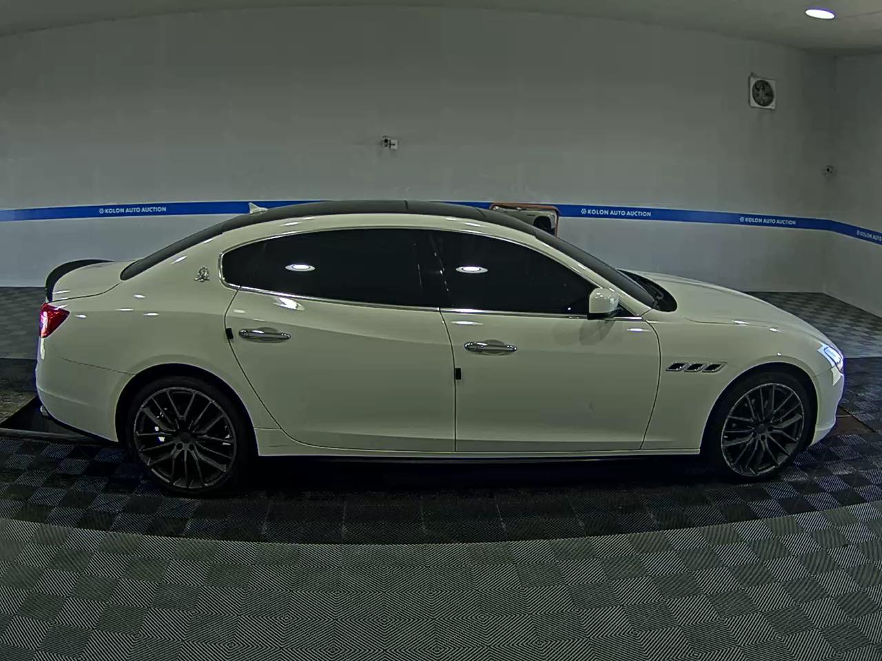 مازيراتي Quattroporte 2015