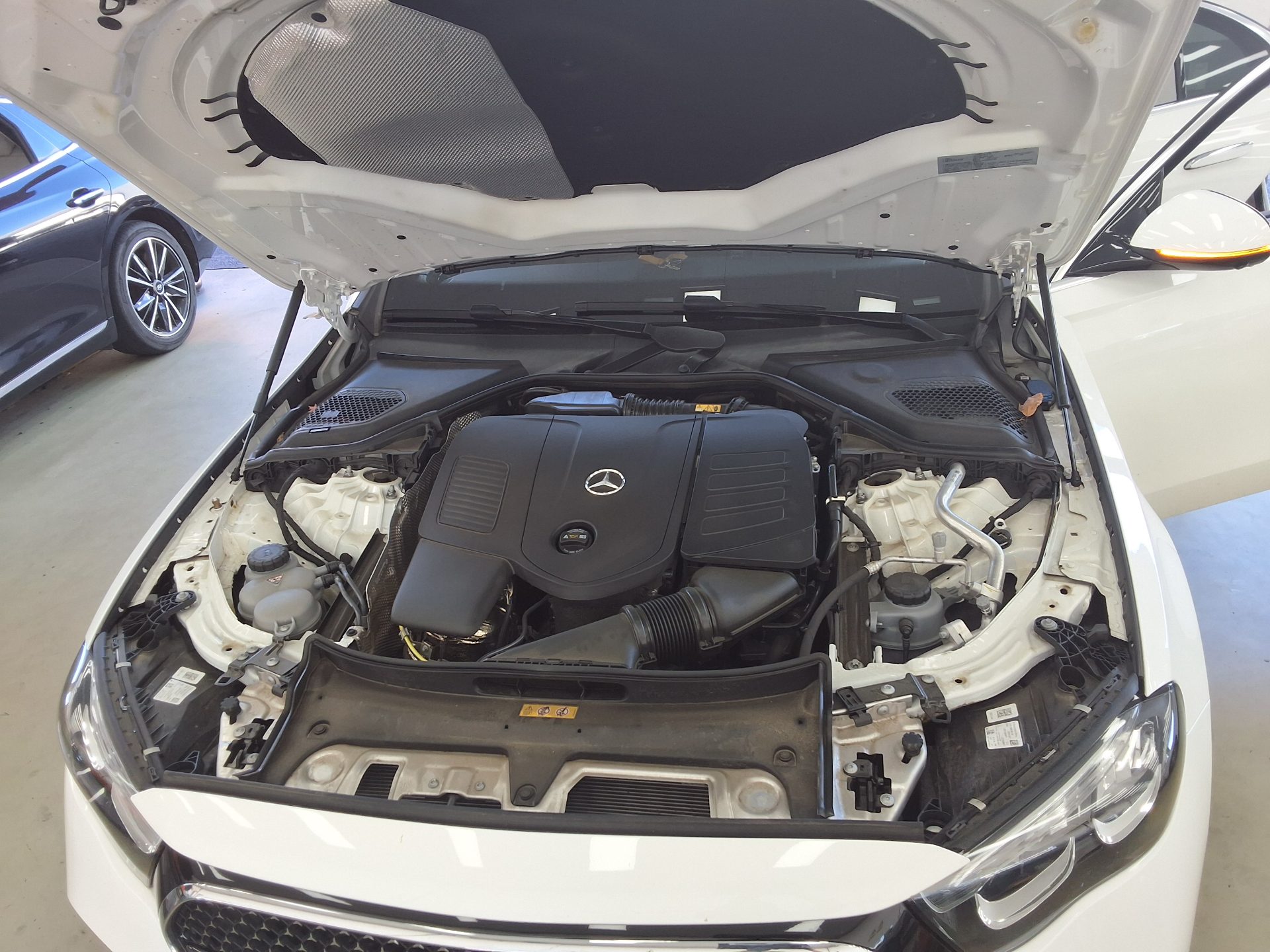 مرسيدس بنز E Class 2025 E200