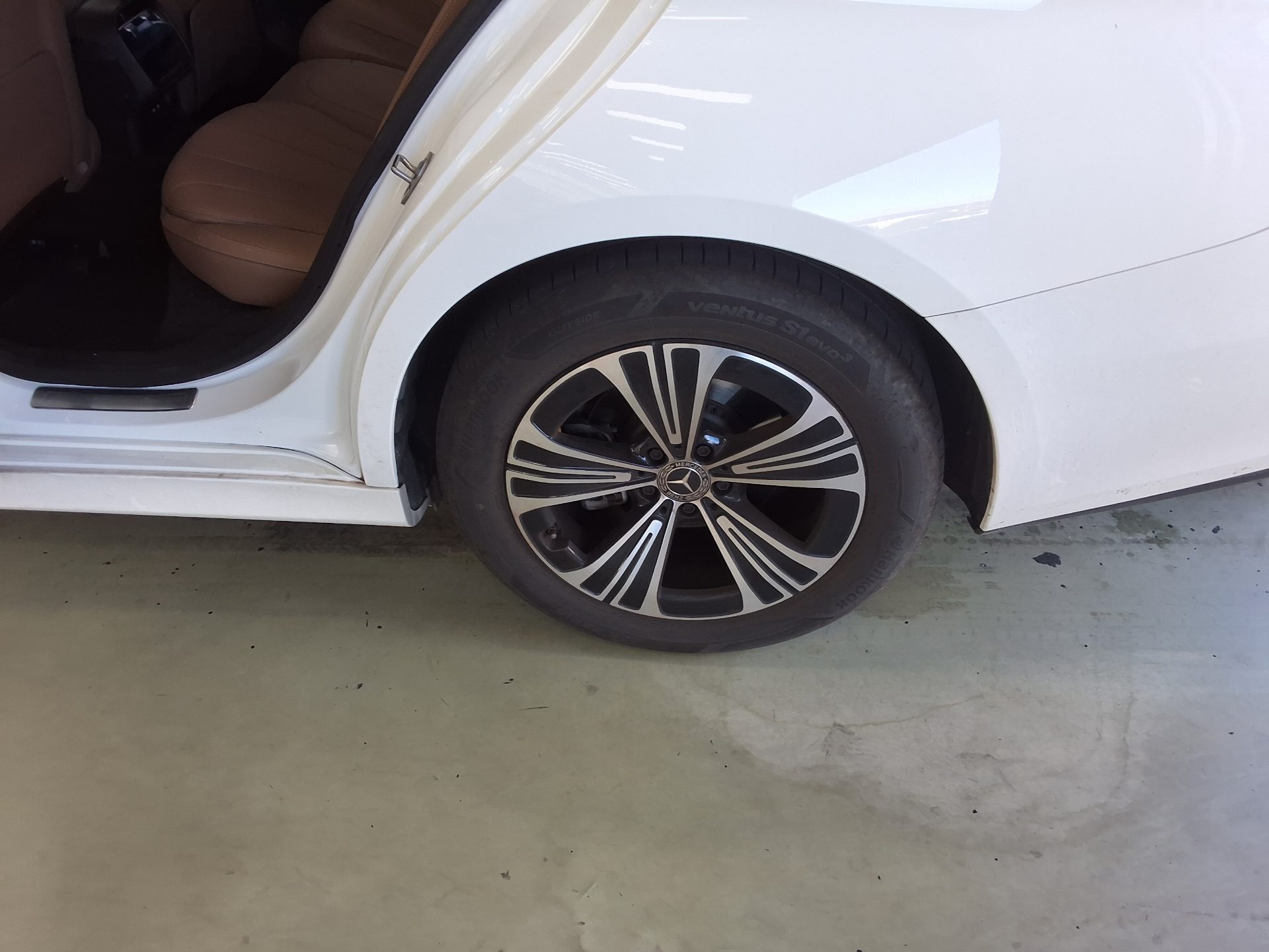 مرسيدس بنز E Class 2025 E200