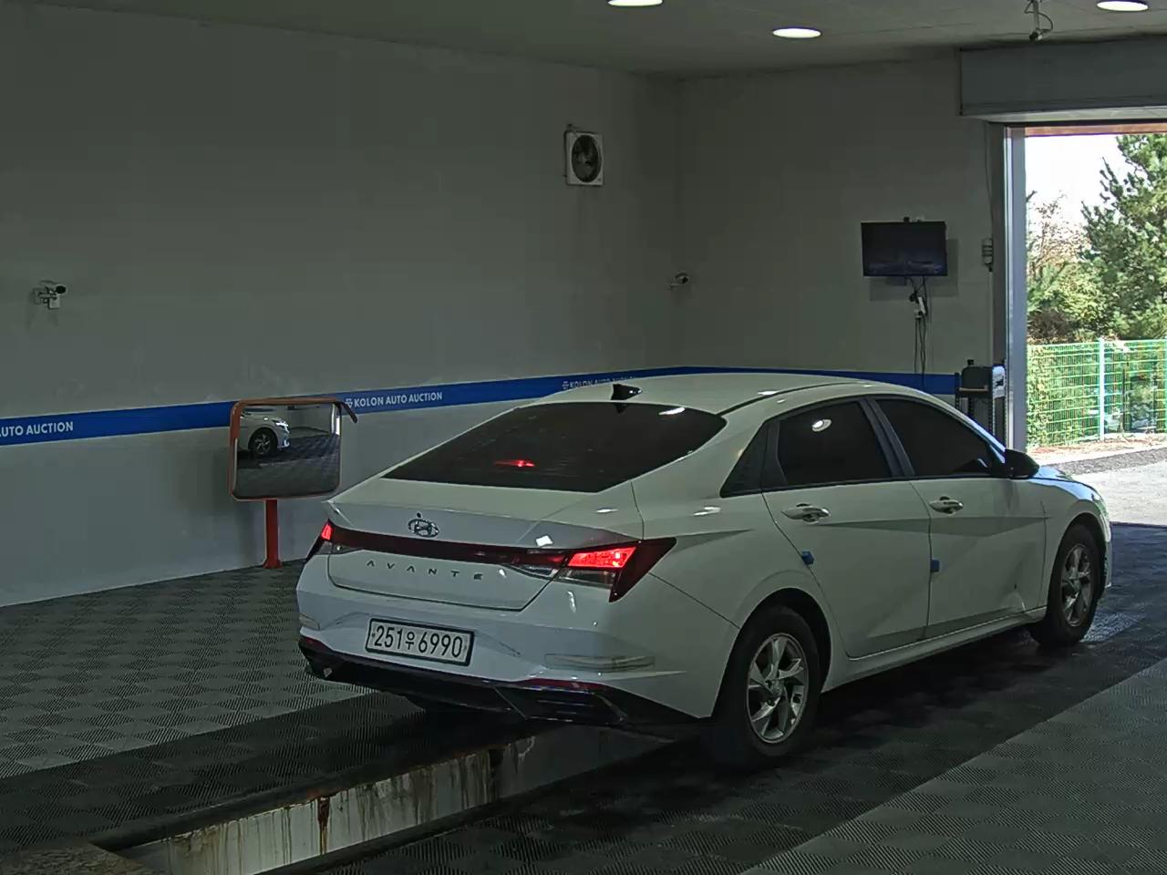 هيونداي أفانتي 2021 MODERN