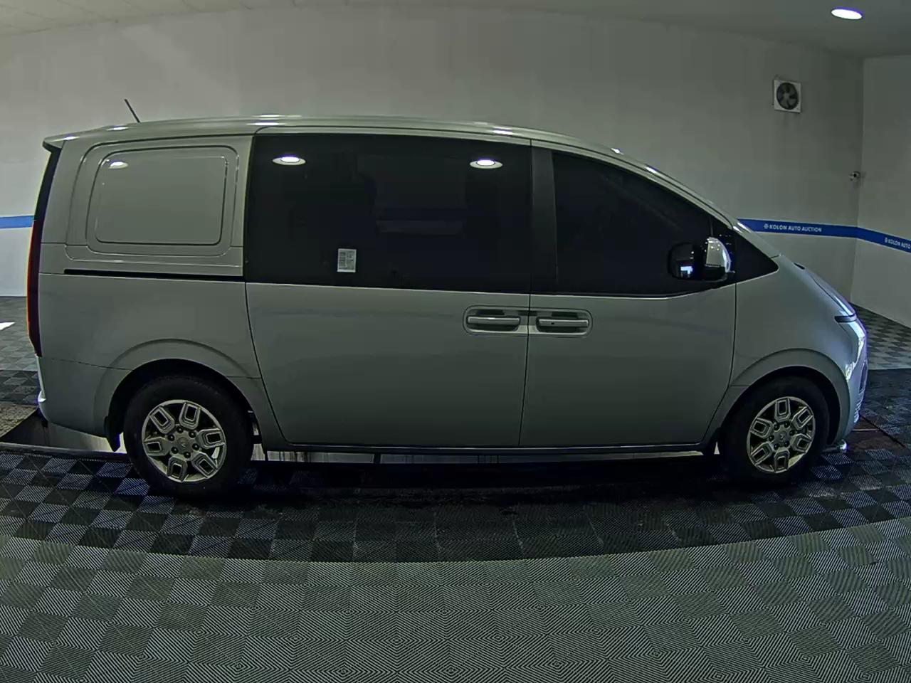 هيونداي ستاريا 2022 MODERN