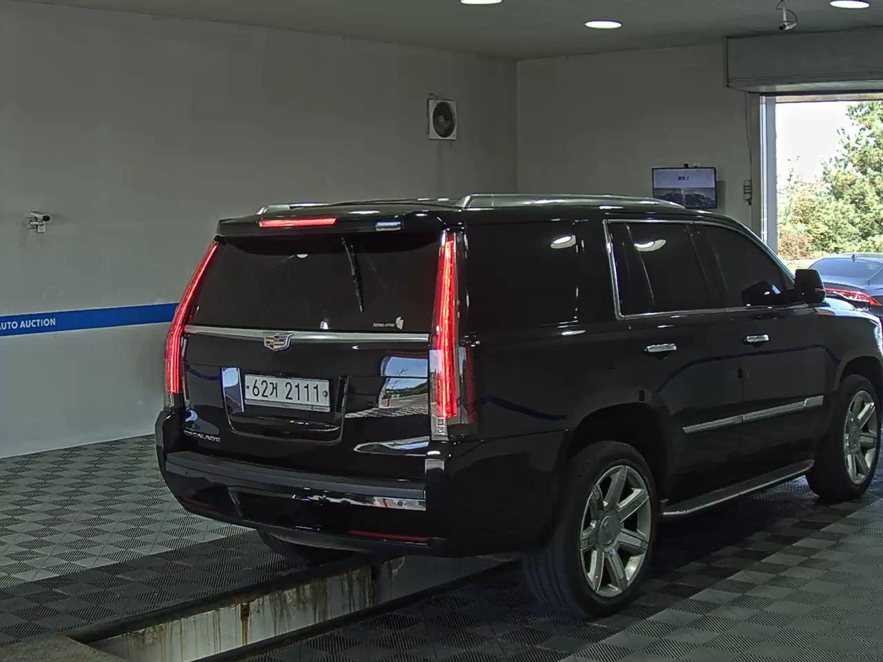 كاديلاك Escalade 2017