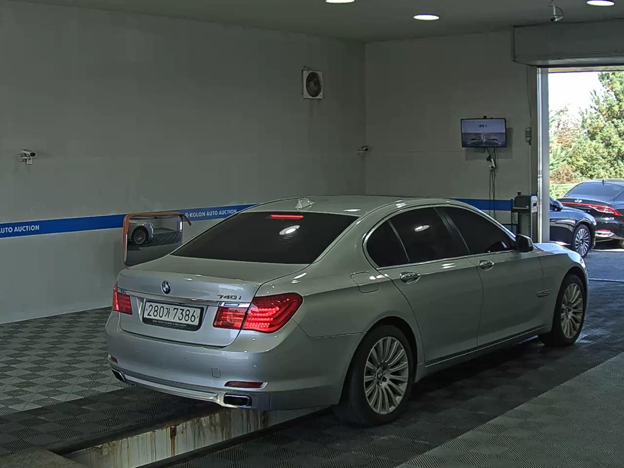 بي إم دبليو 7 Series 2012 740i