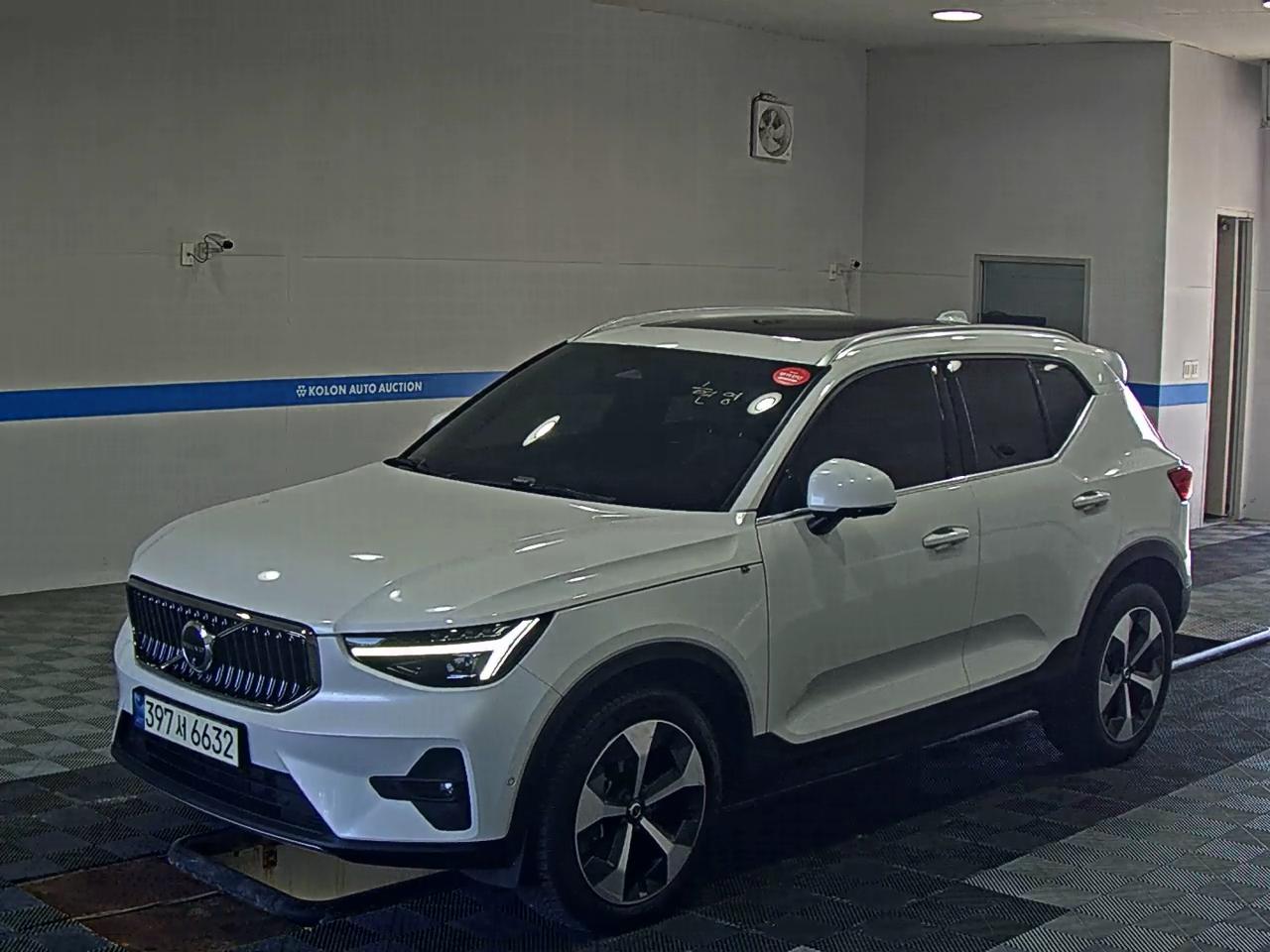 2024 Volvo XC40 2.0 B4 AWD 얼티메이트 브 Light