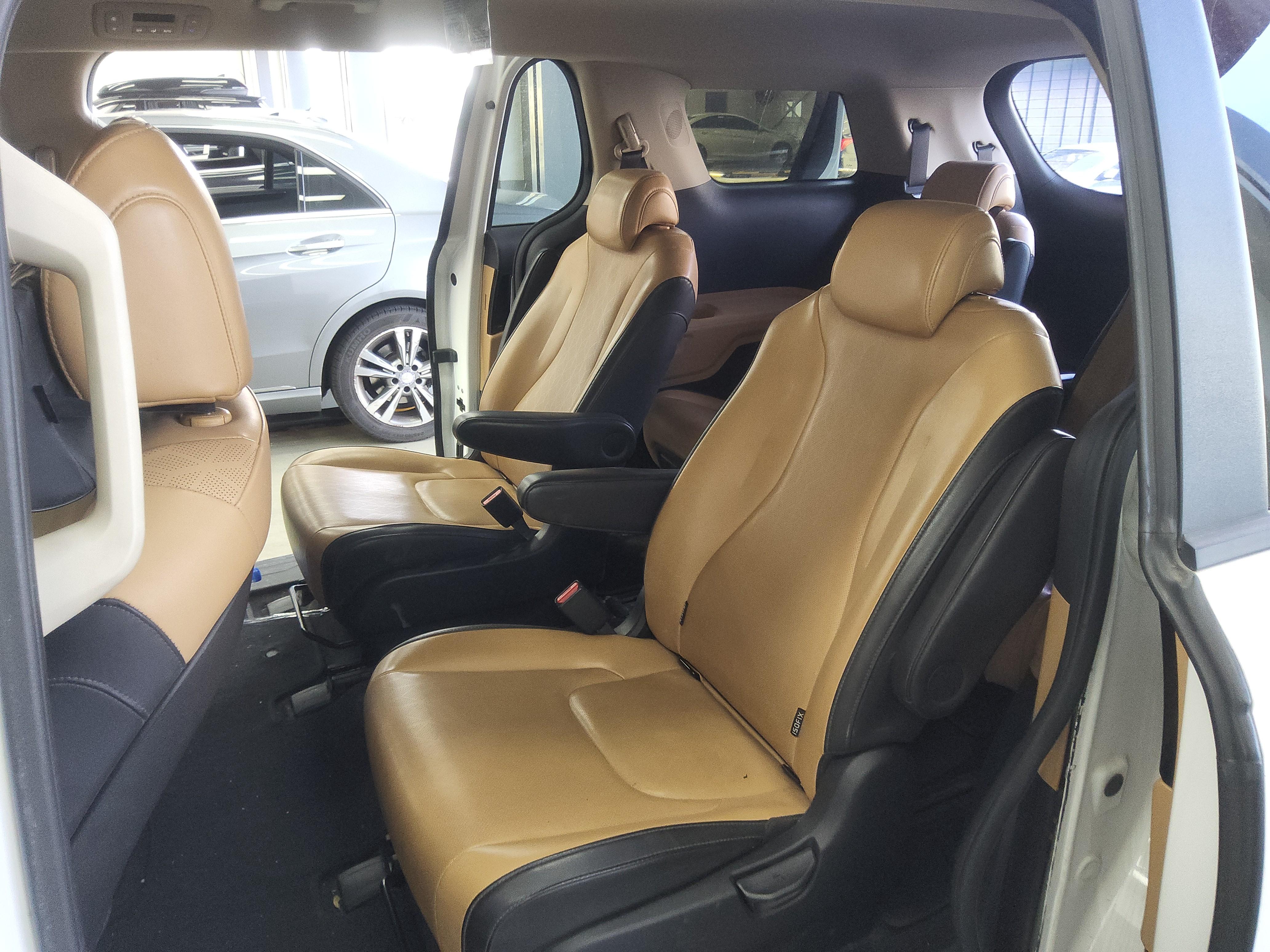 2022 - kia carnival