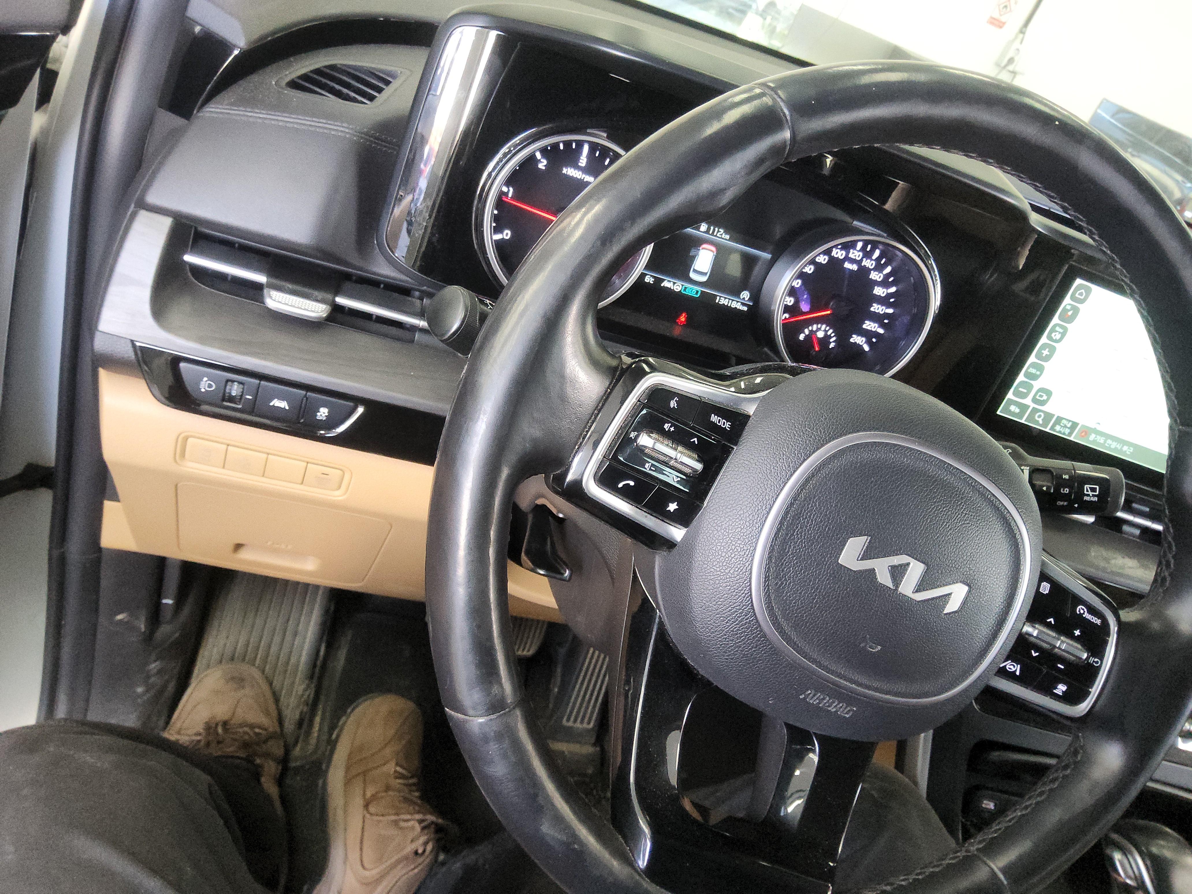 2022 - kia carnival