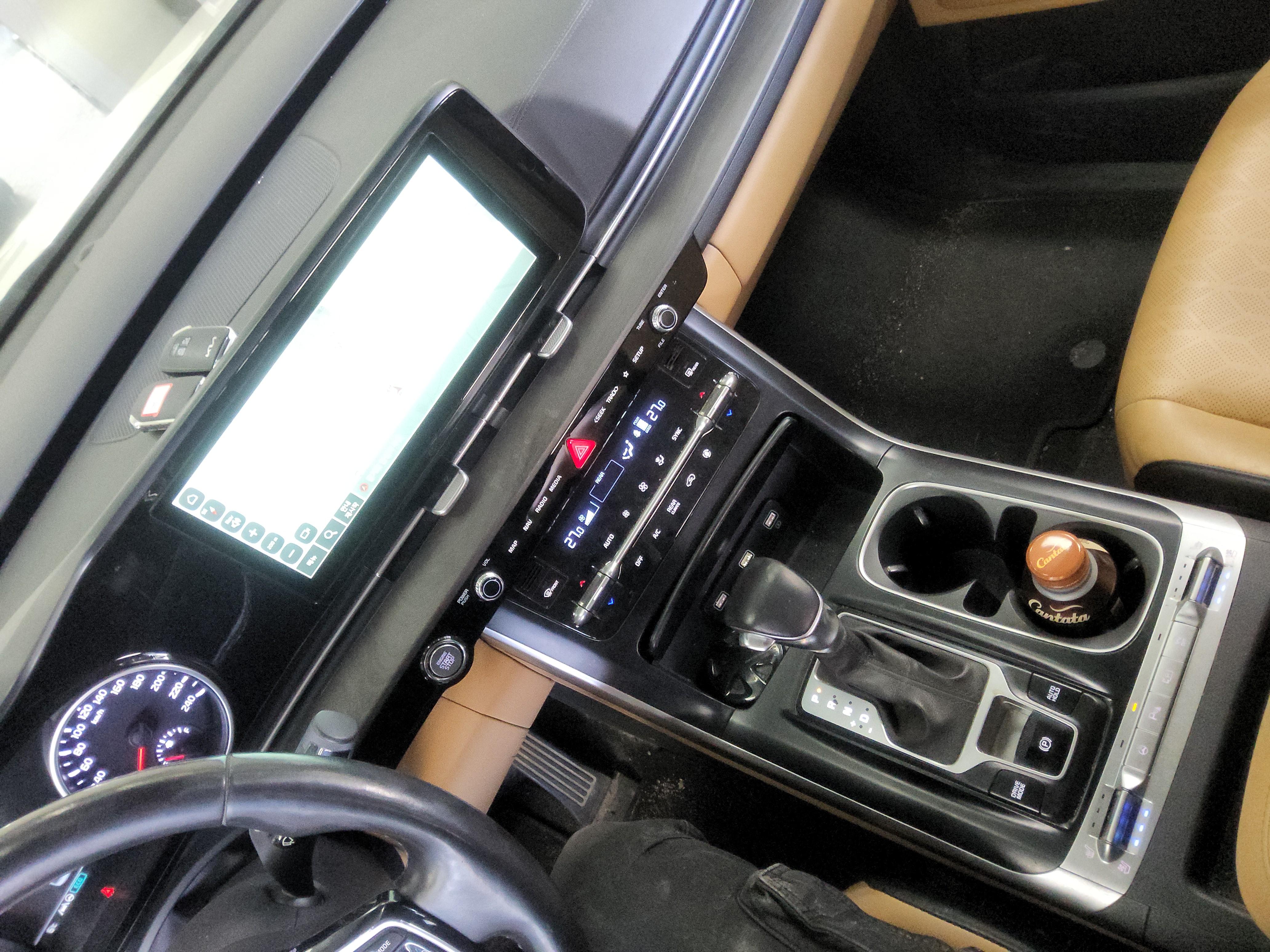 2022 - kia carnival