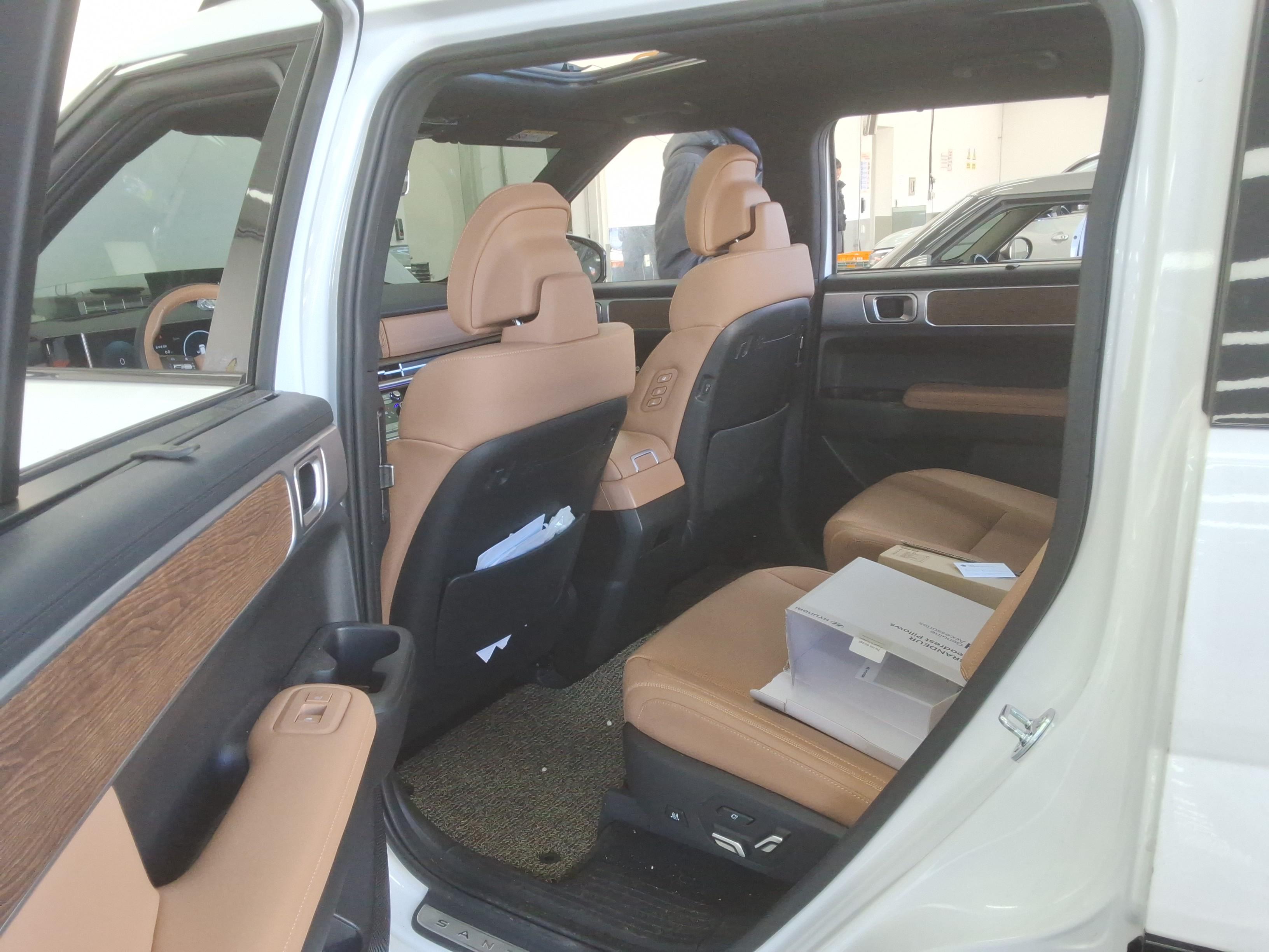Hyundai Santa Fe 2024 - Image 12