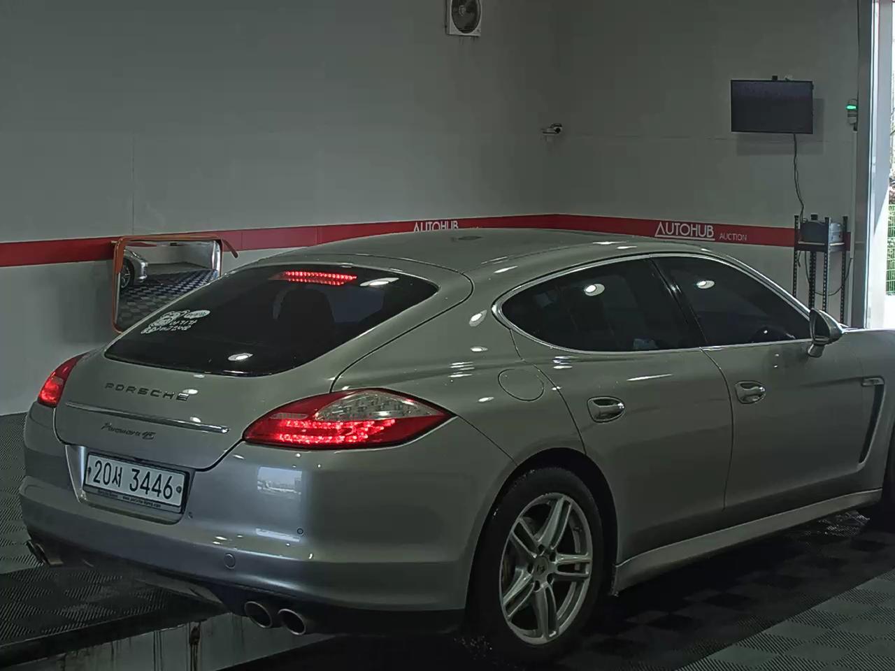 Porsche Panamera - 4