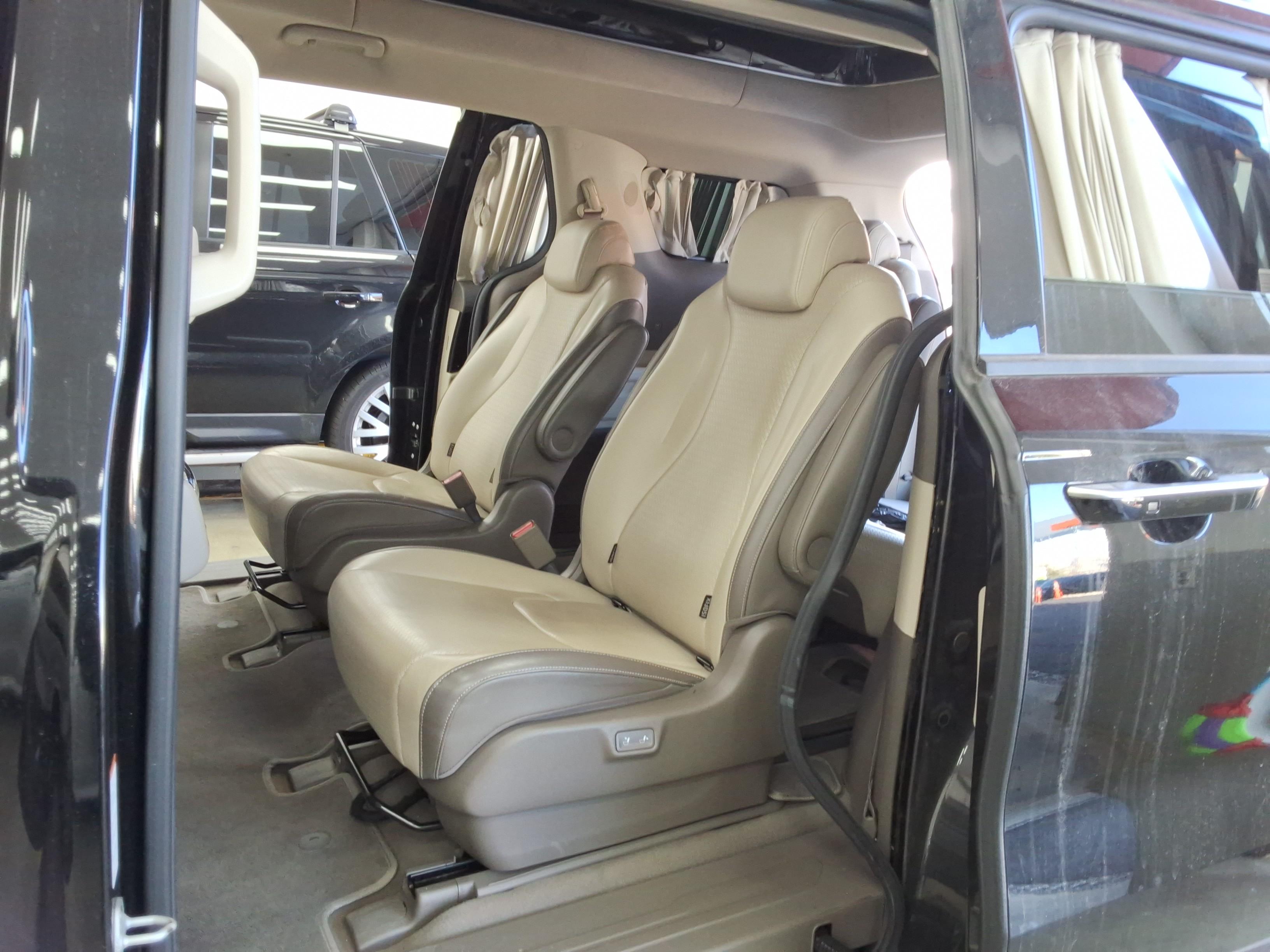 Kia SEDONA 2021 - Image 10