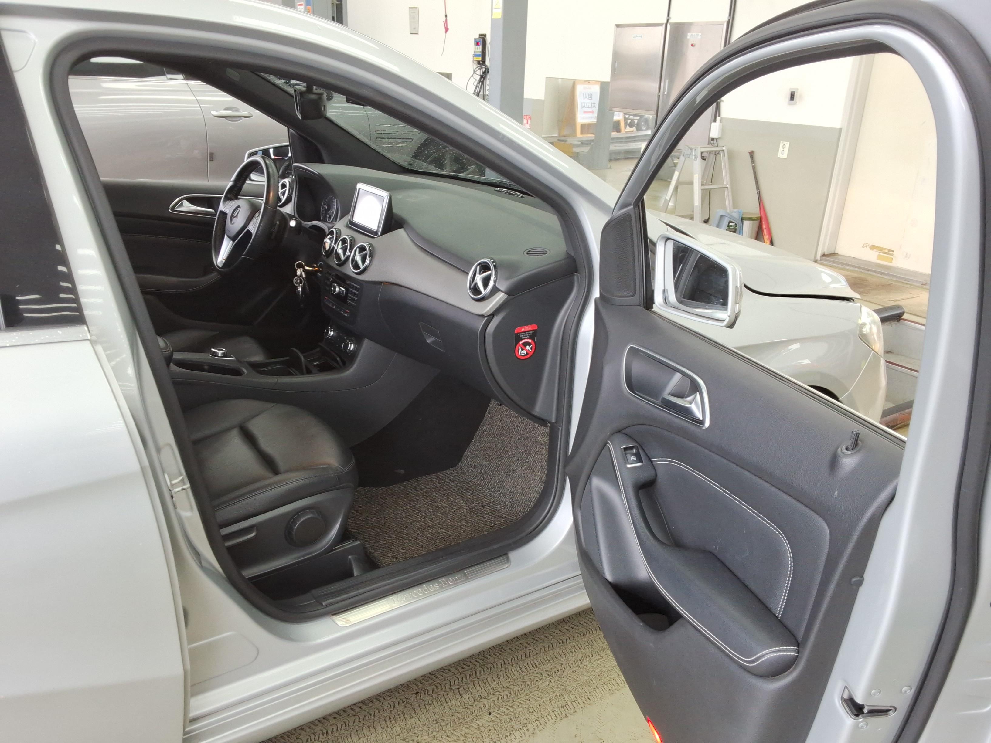 Mercedes-Benz B-Class 2013 - Image 12