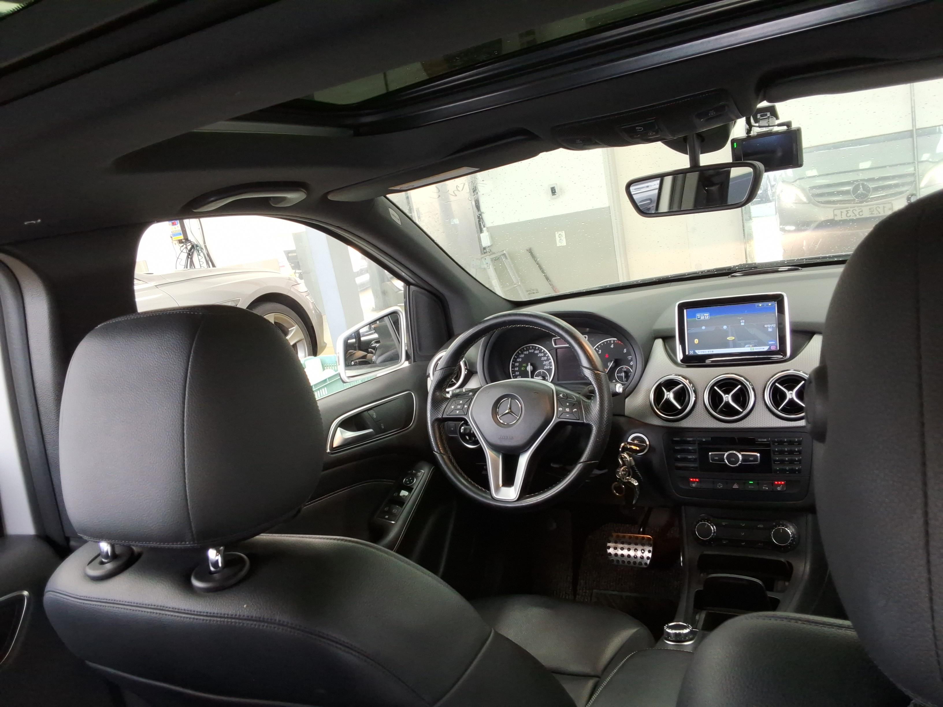 Mercedes-Benz B-Class 2013 - Image 13