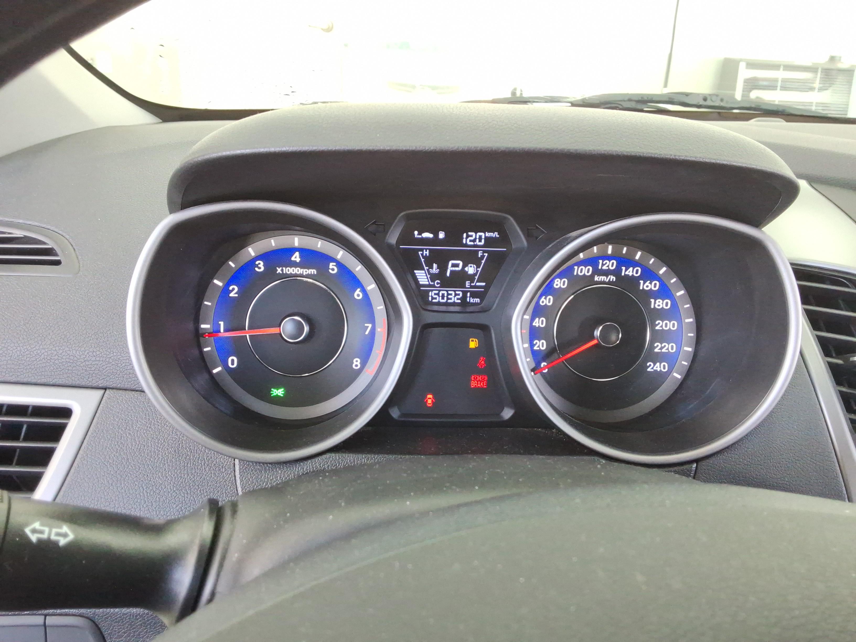 Hyundai Elantra 2015 - Image 8